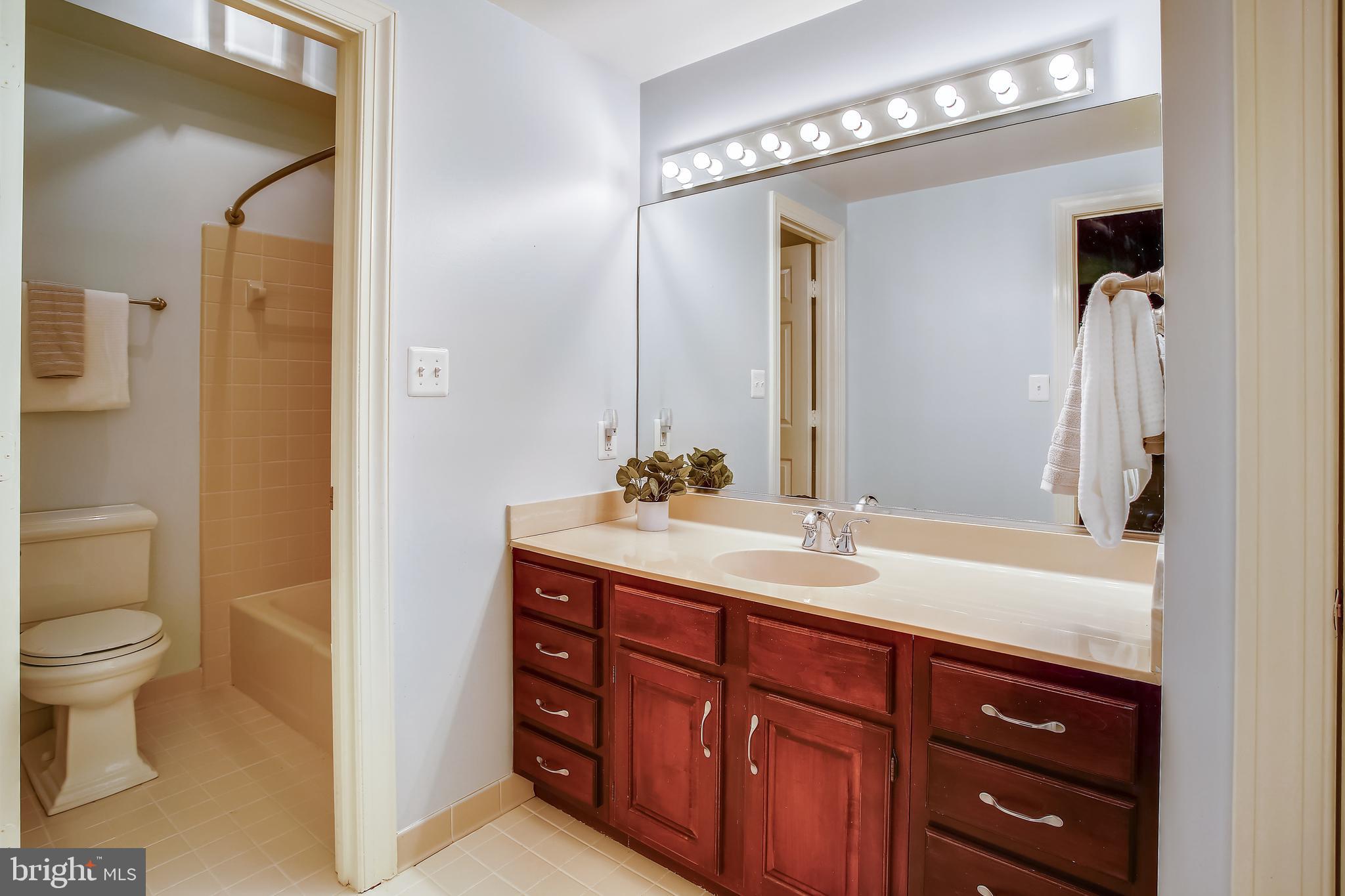 PEACOCK STATION - Residential