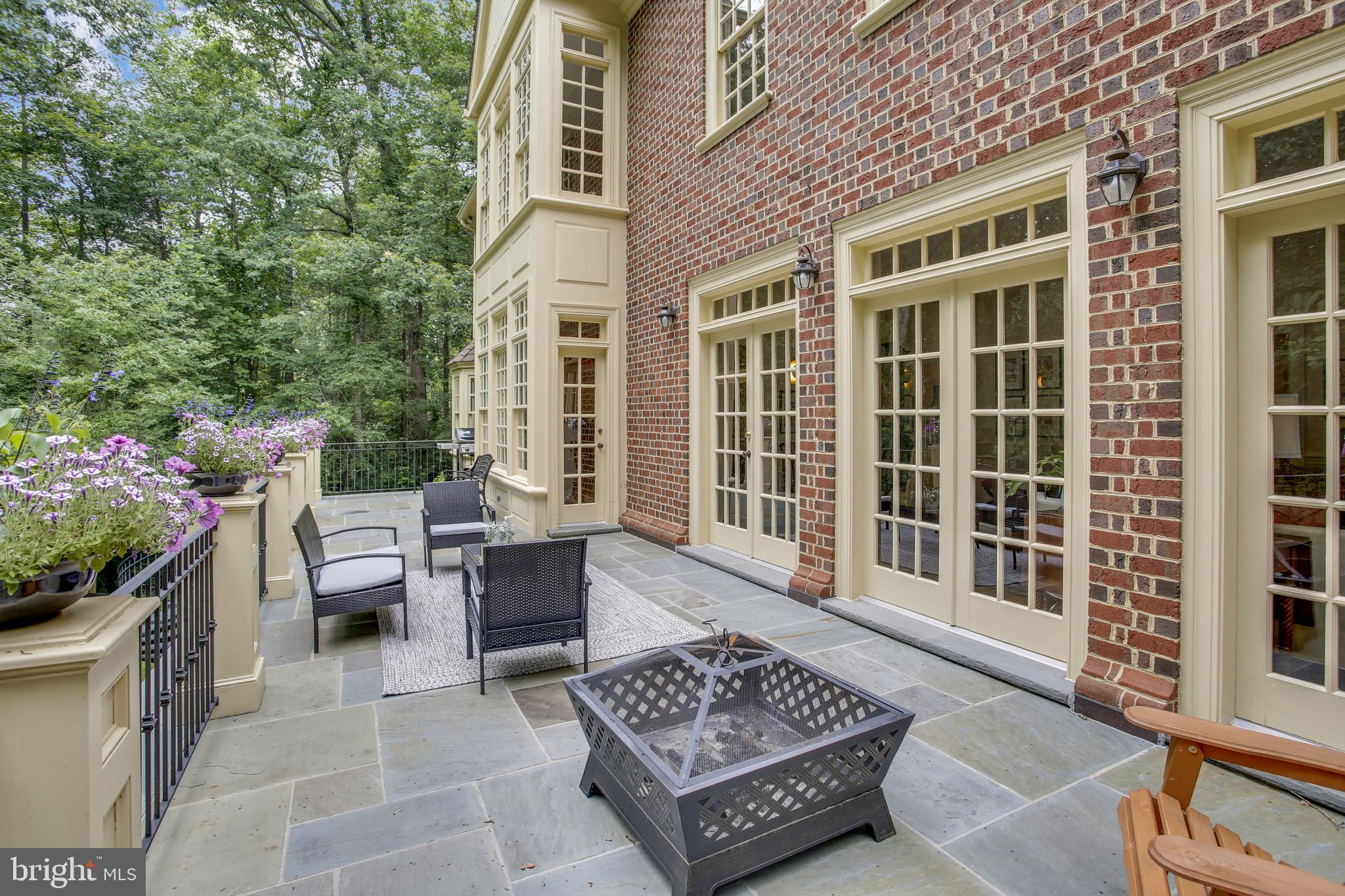 PEACOCK STATION - Residential