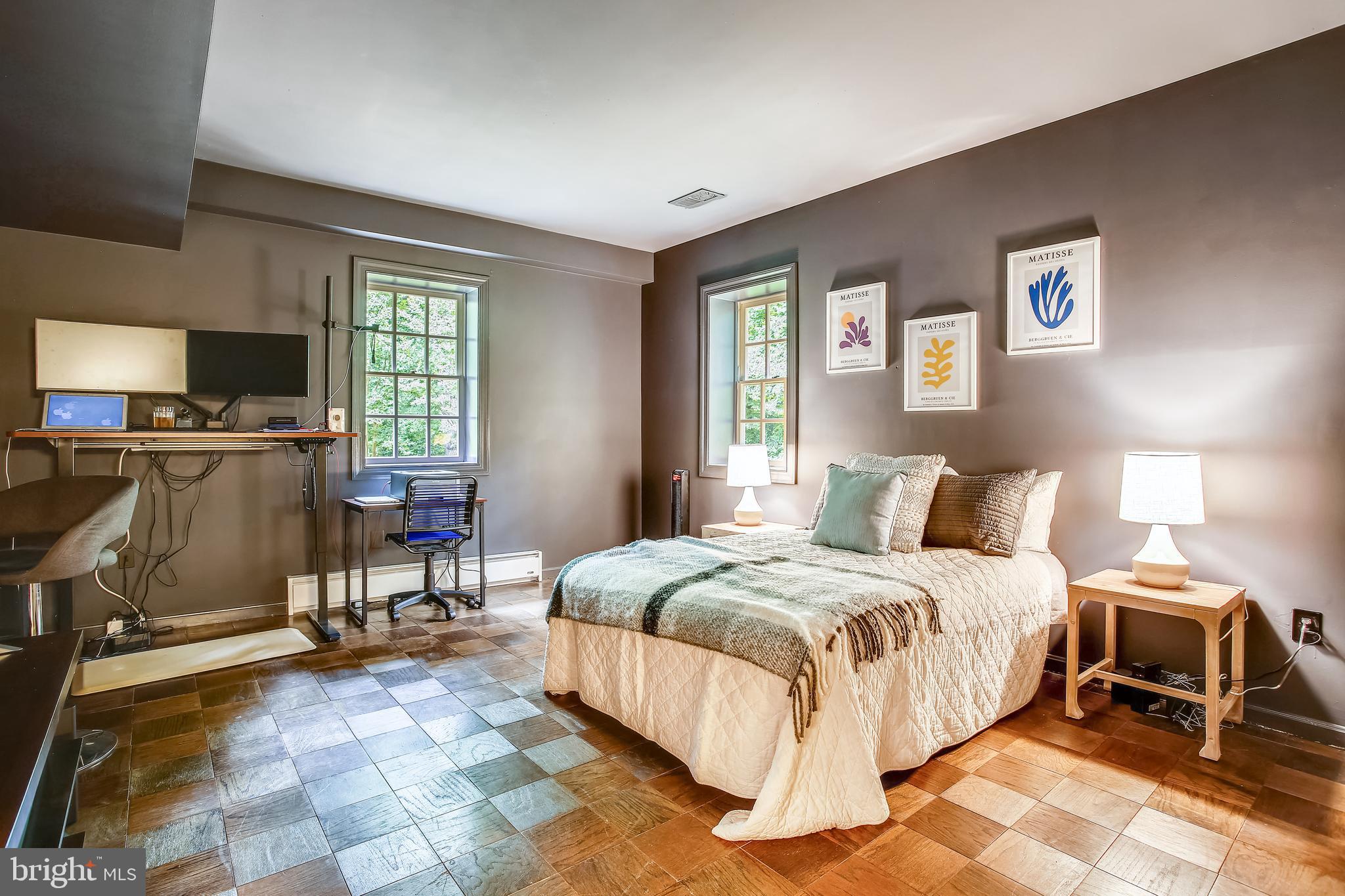 PEACOCK STATION - Residential