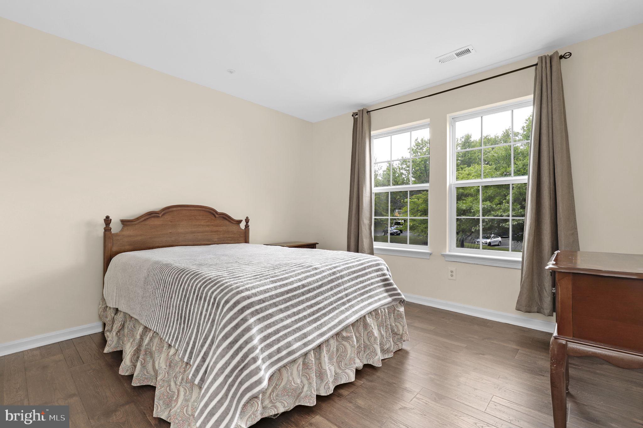 LAKETREE - Residential