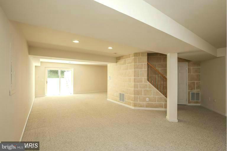 RIDGEFIELD VILLAGE - Residential Lease