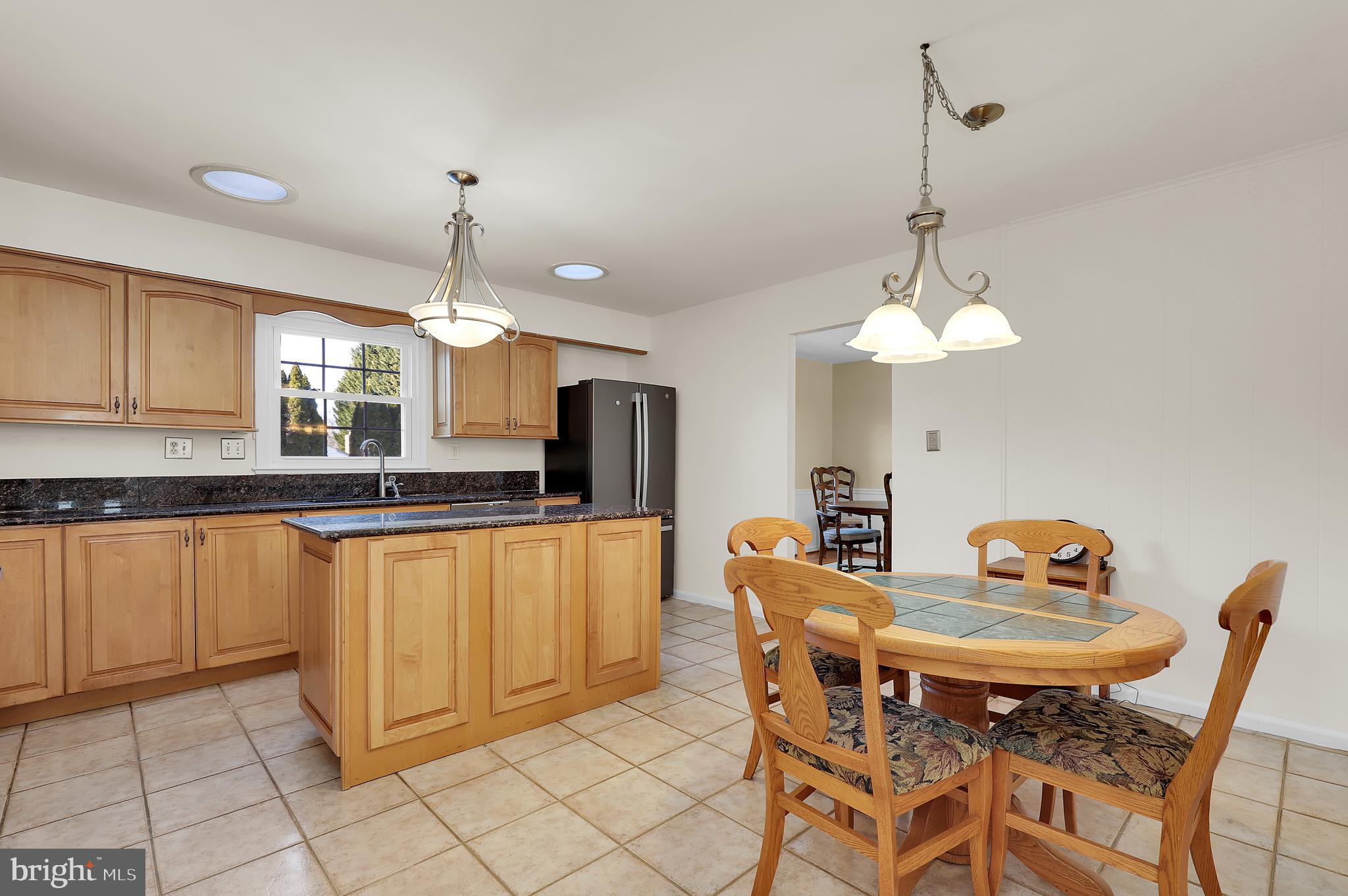 MANOR LAKE - Residential