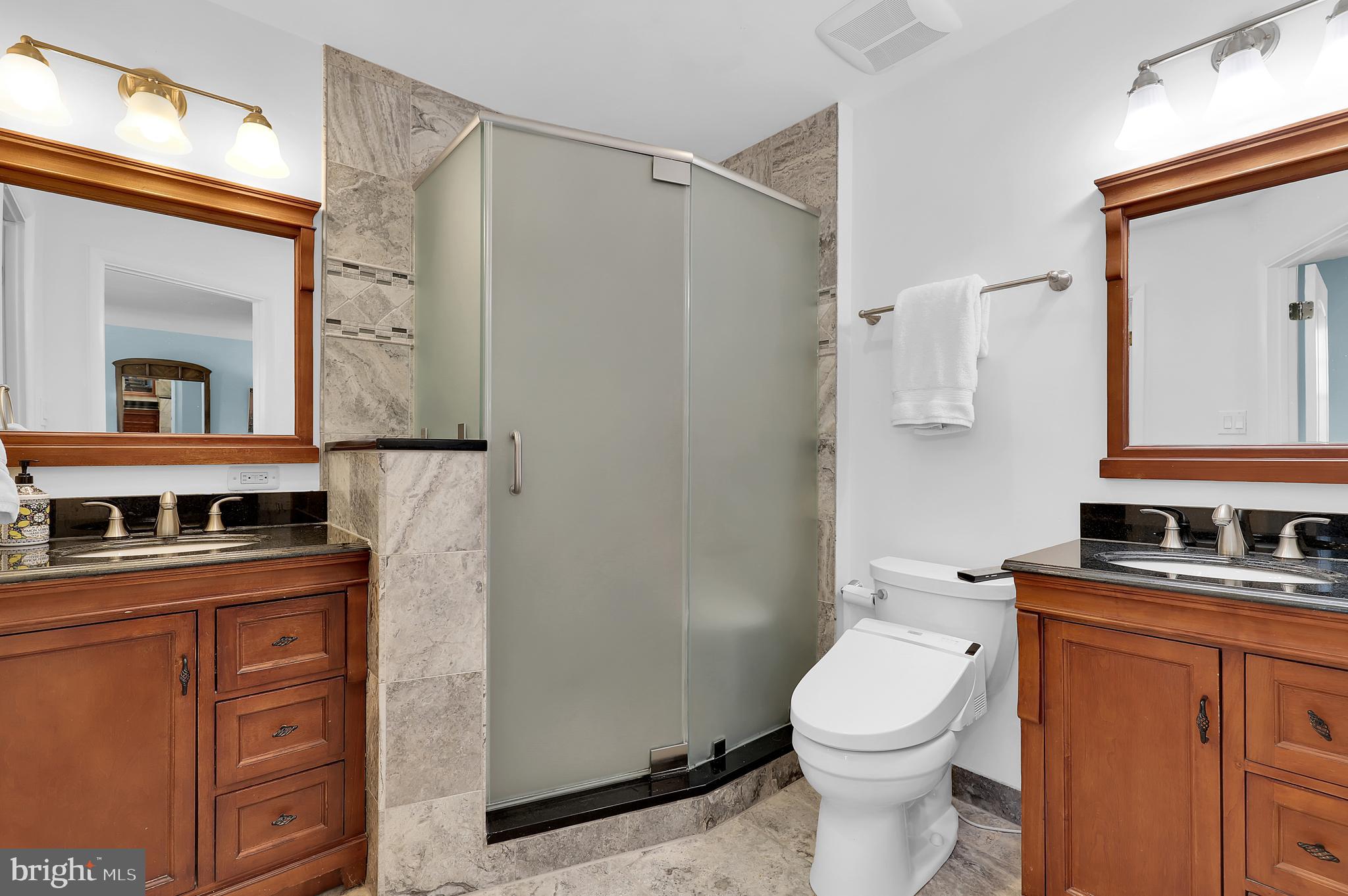 MANOR LAKE - Residential