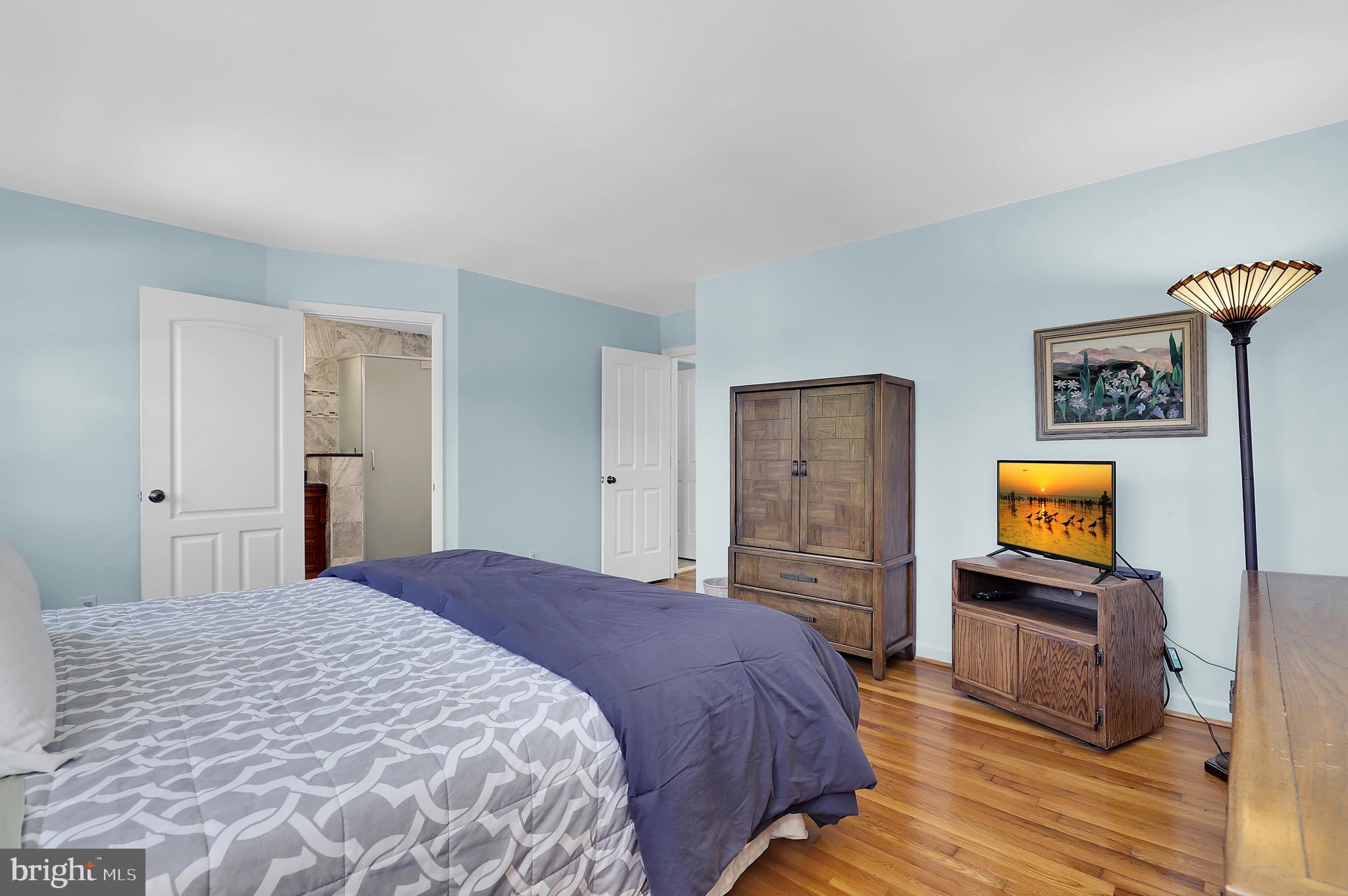 MANOR LAKE - Residential