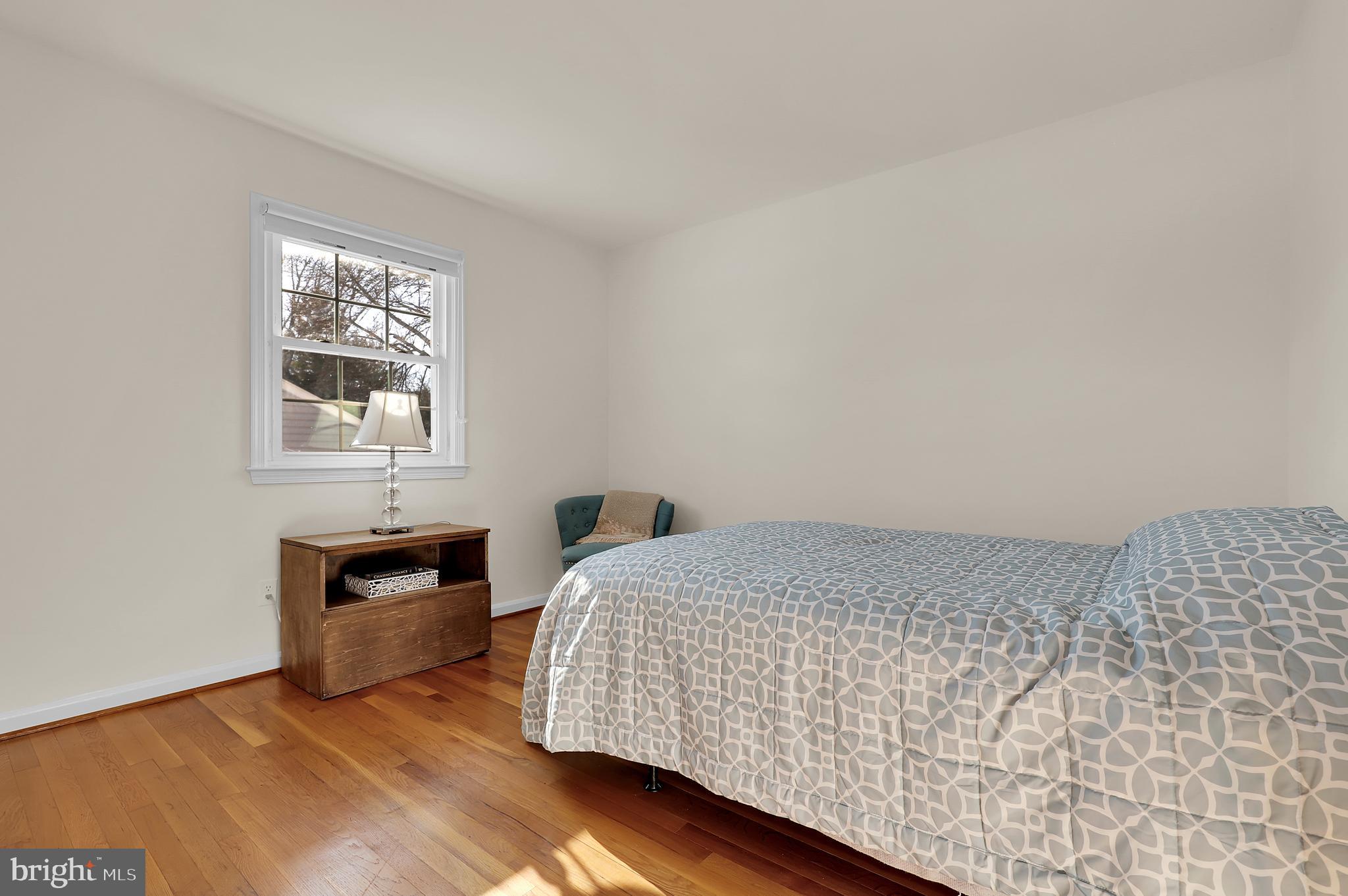 MANOR LAKE - Residential