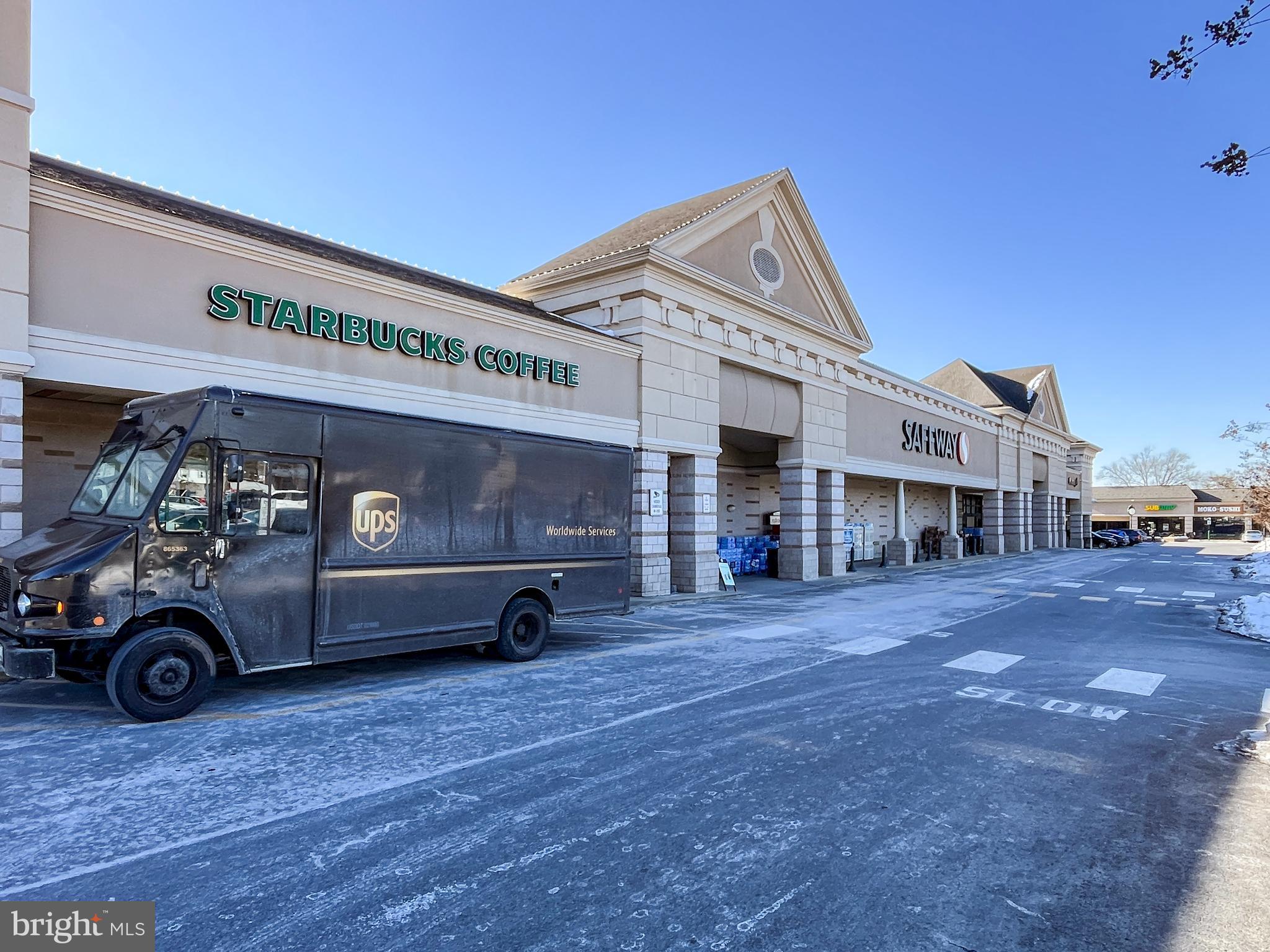 MANOR LAKE - Residential