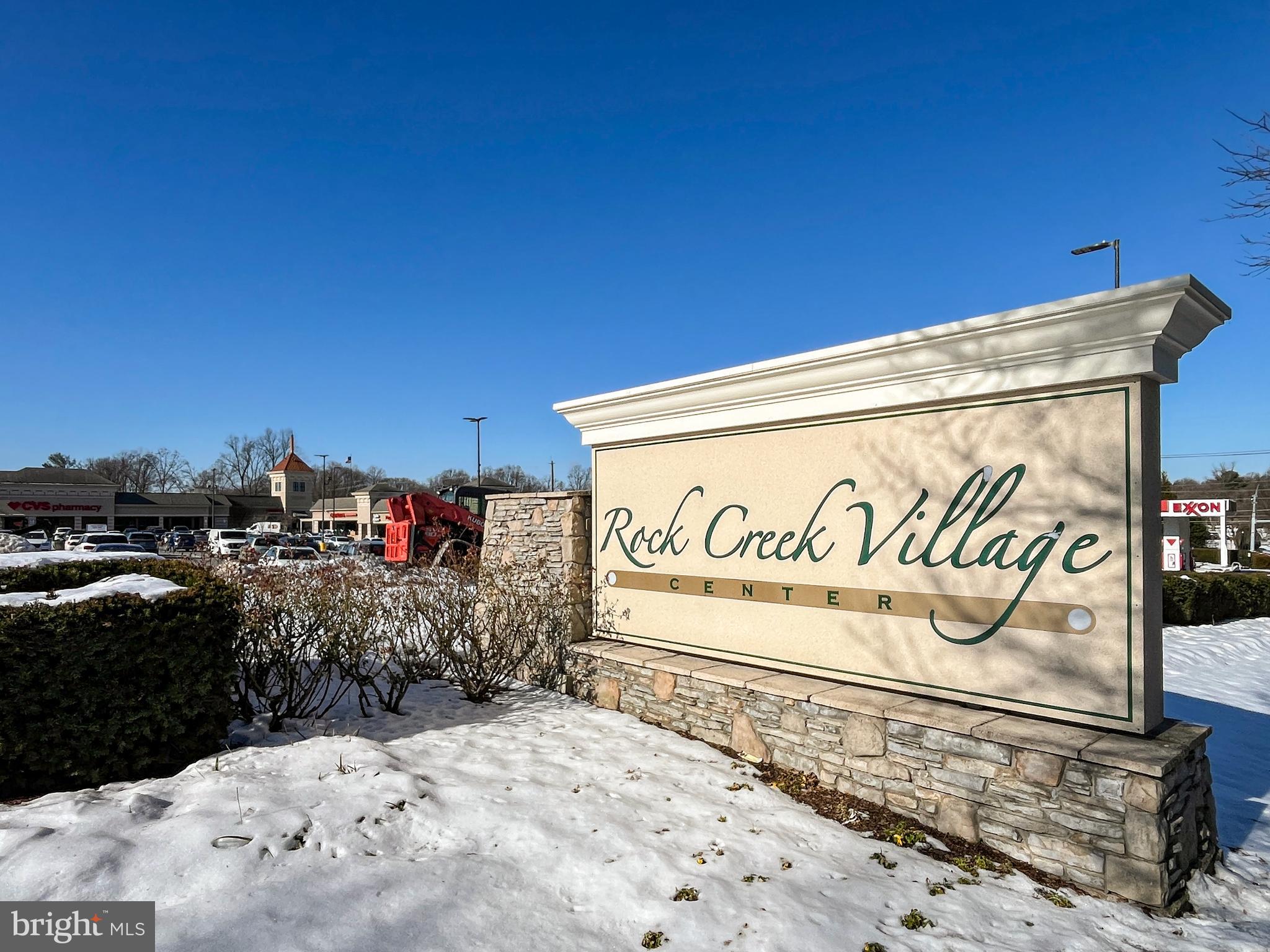 MANOR LAKE - Residential