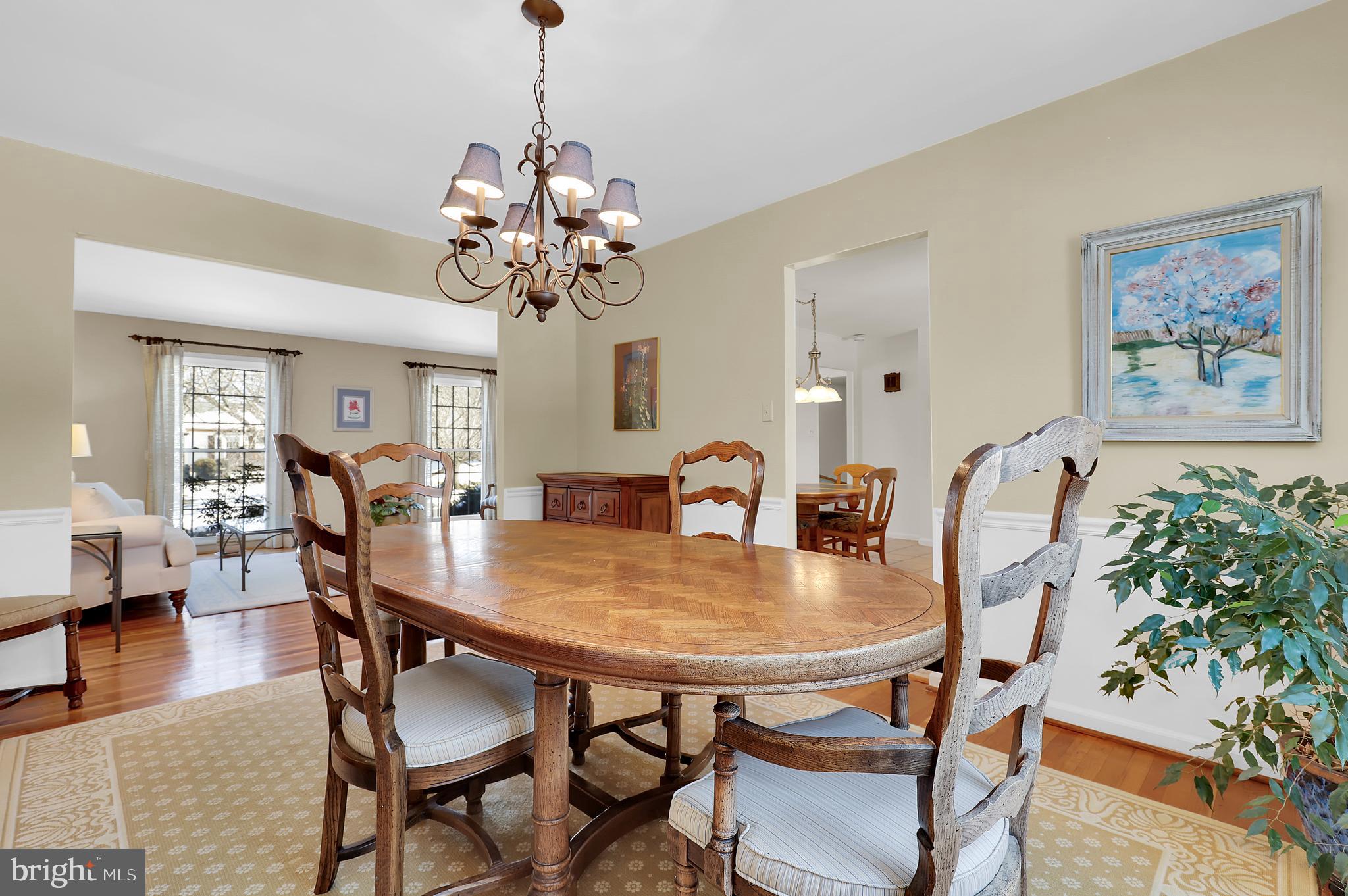 MANOR LAKE - Residential