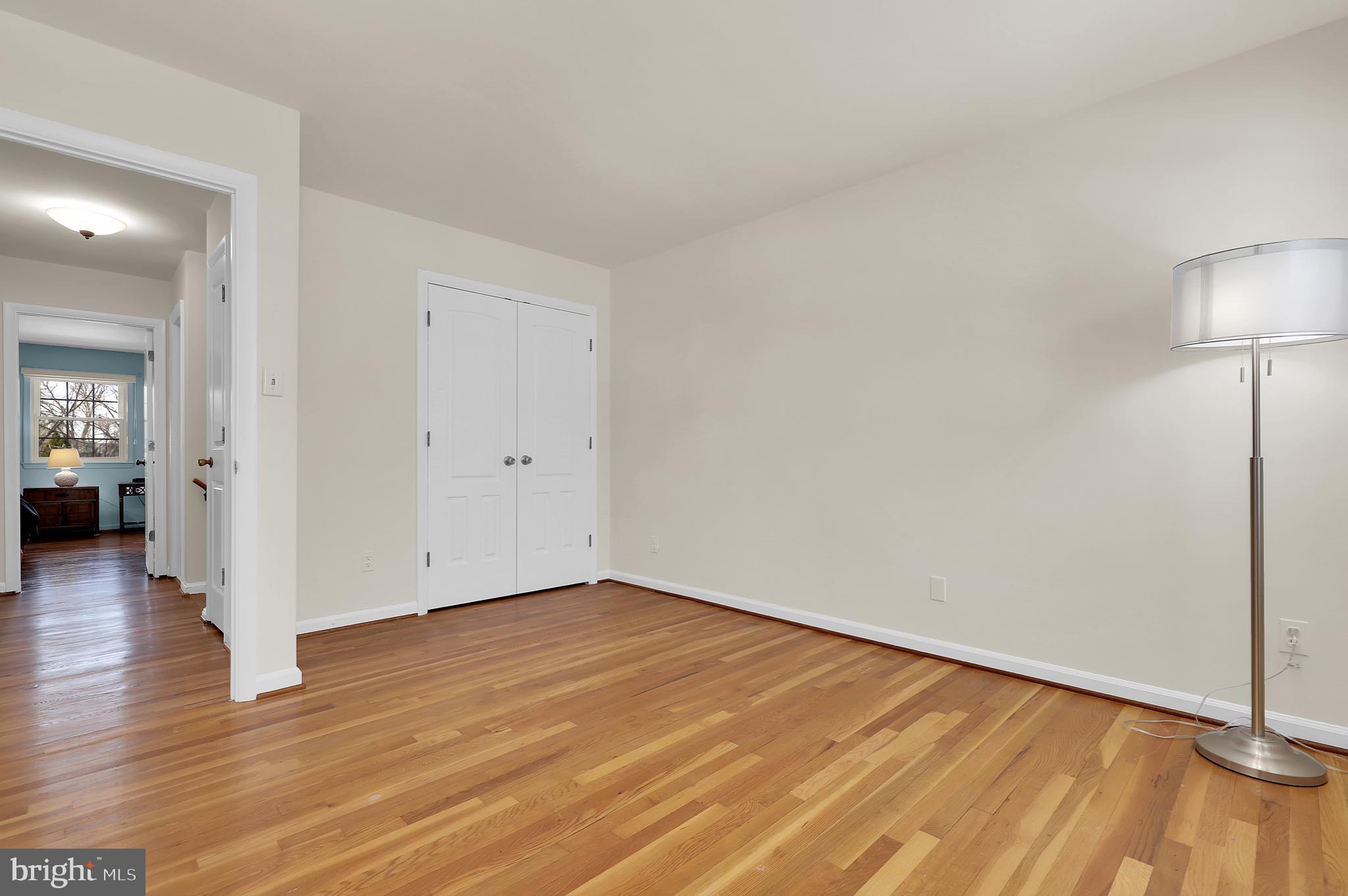 MANOR LAKE - Residential