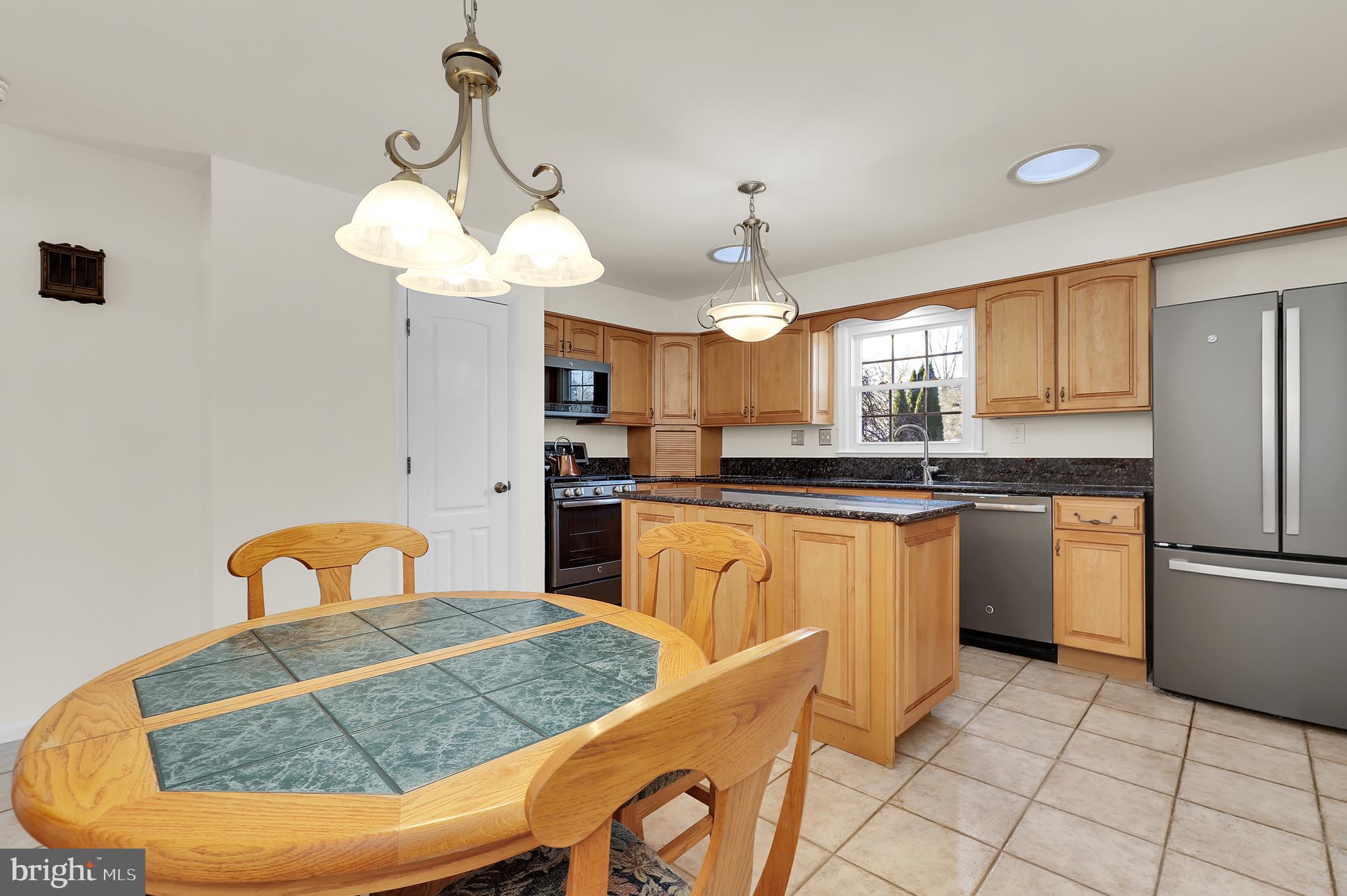 MANOR LAKE - Residential