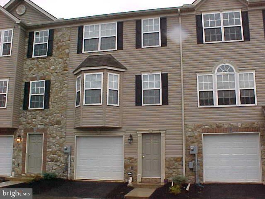 Photo of 58 Buttonwood Lane #58, YORK, PA 17406 (MLS # PAYK2098610)