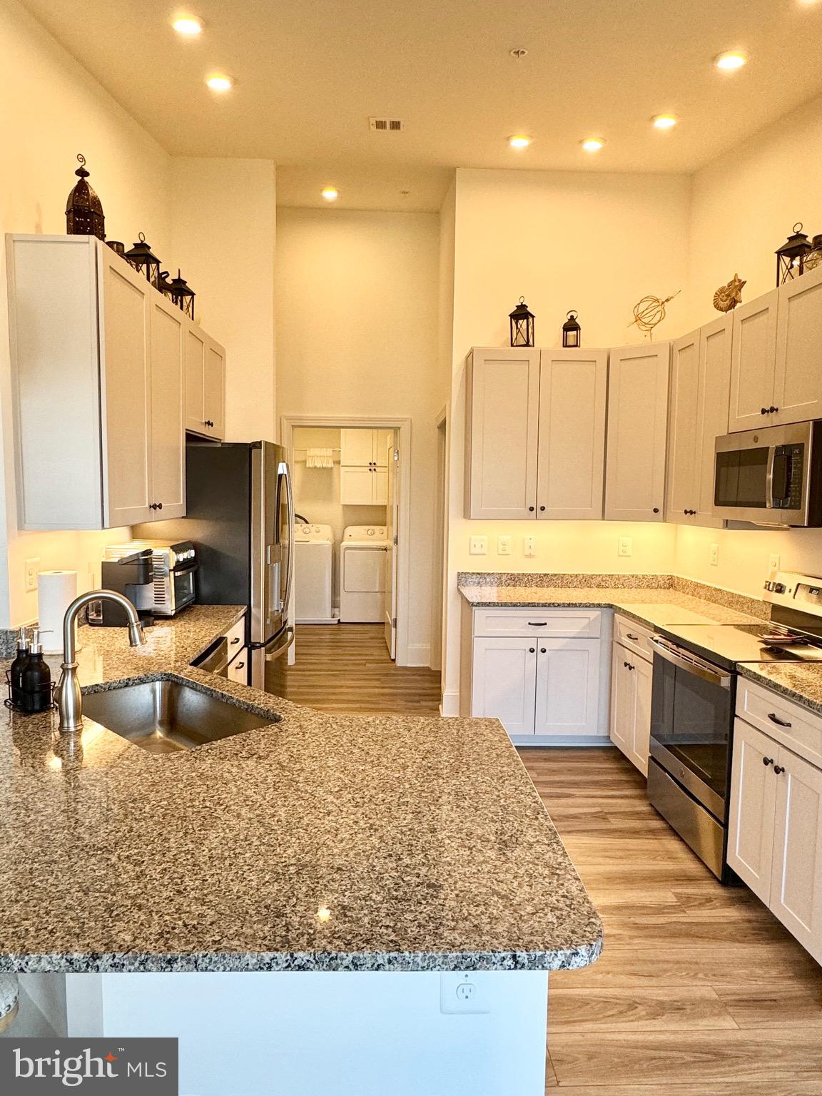 MIDDLE RIVER - Residential