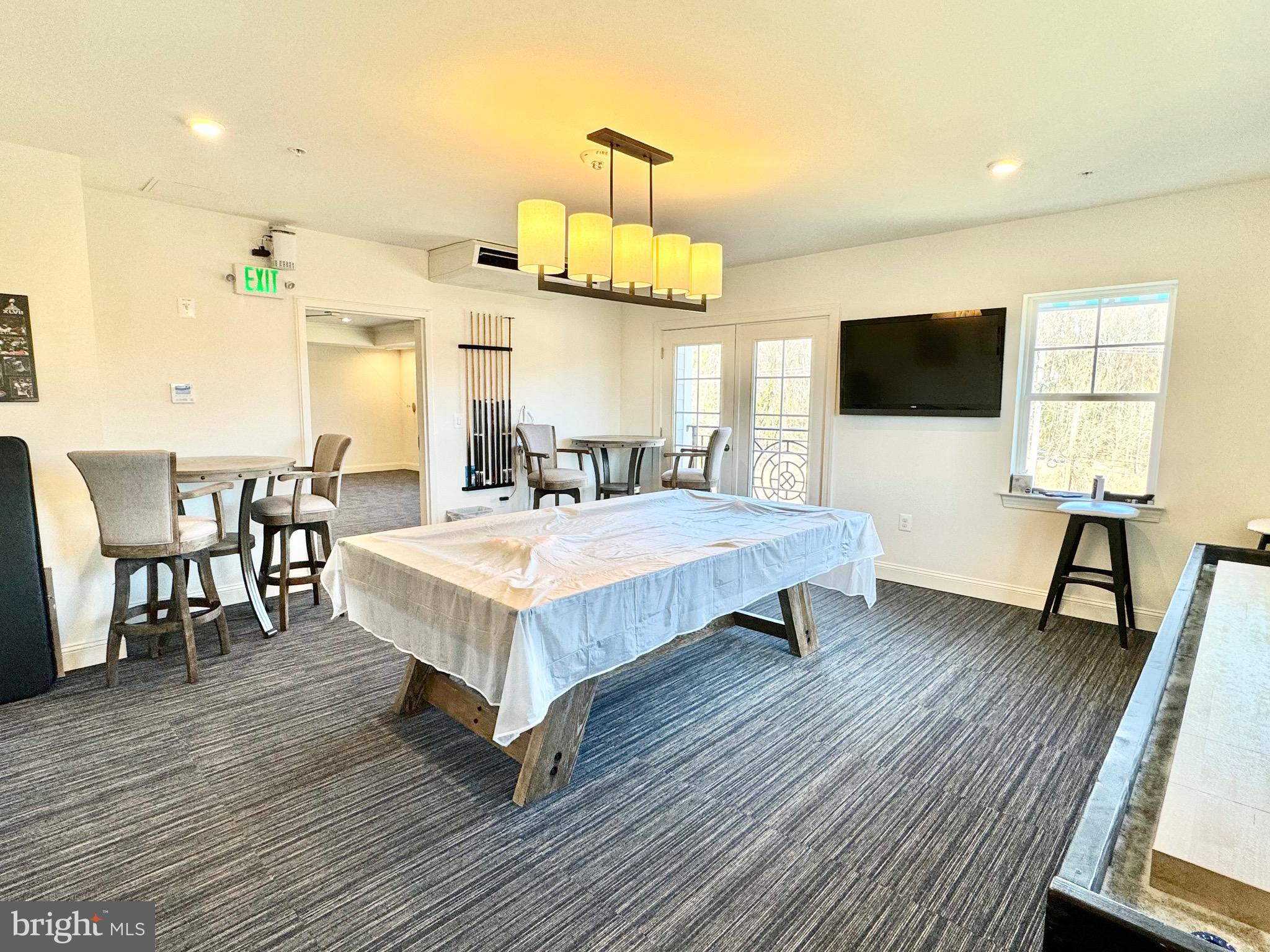 MIDDLE RIVER - Residential