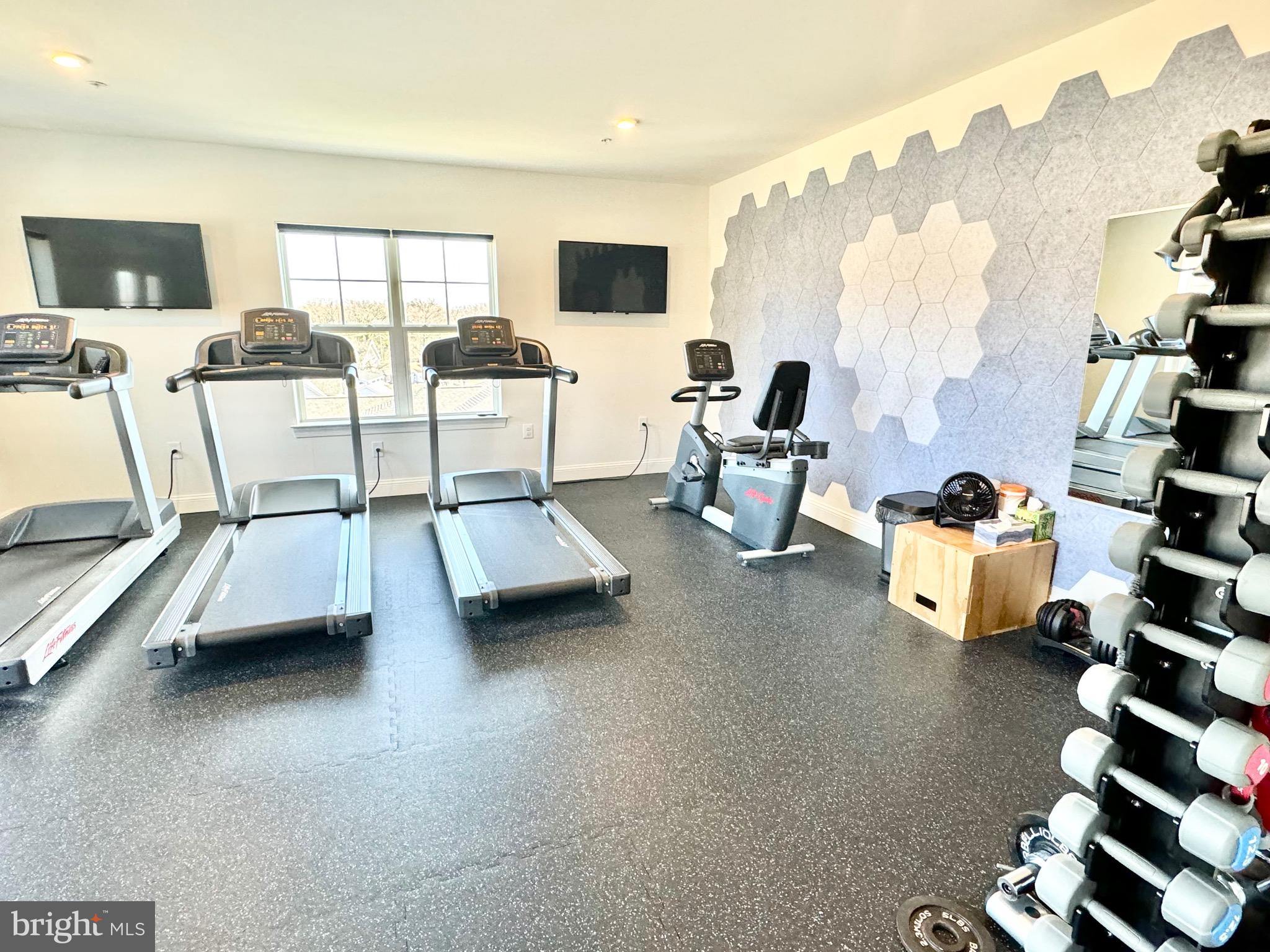 MIDDLE RIVER - Residential