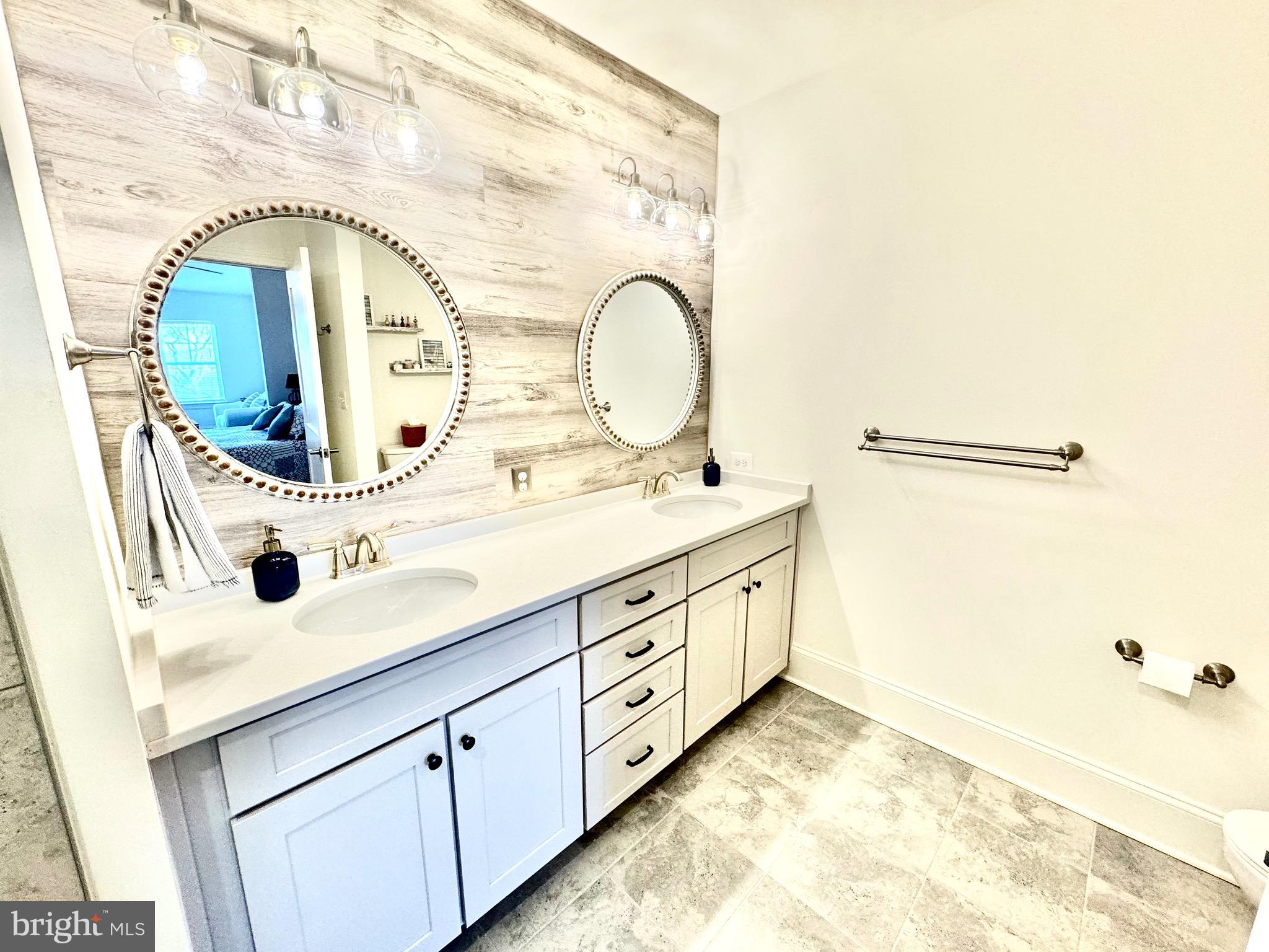 MIDDLE RIVER - Residential