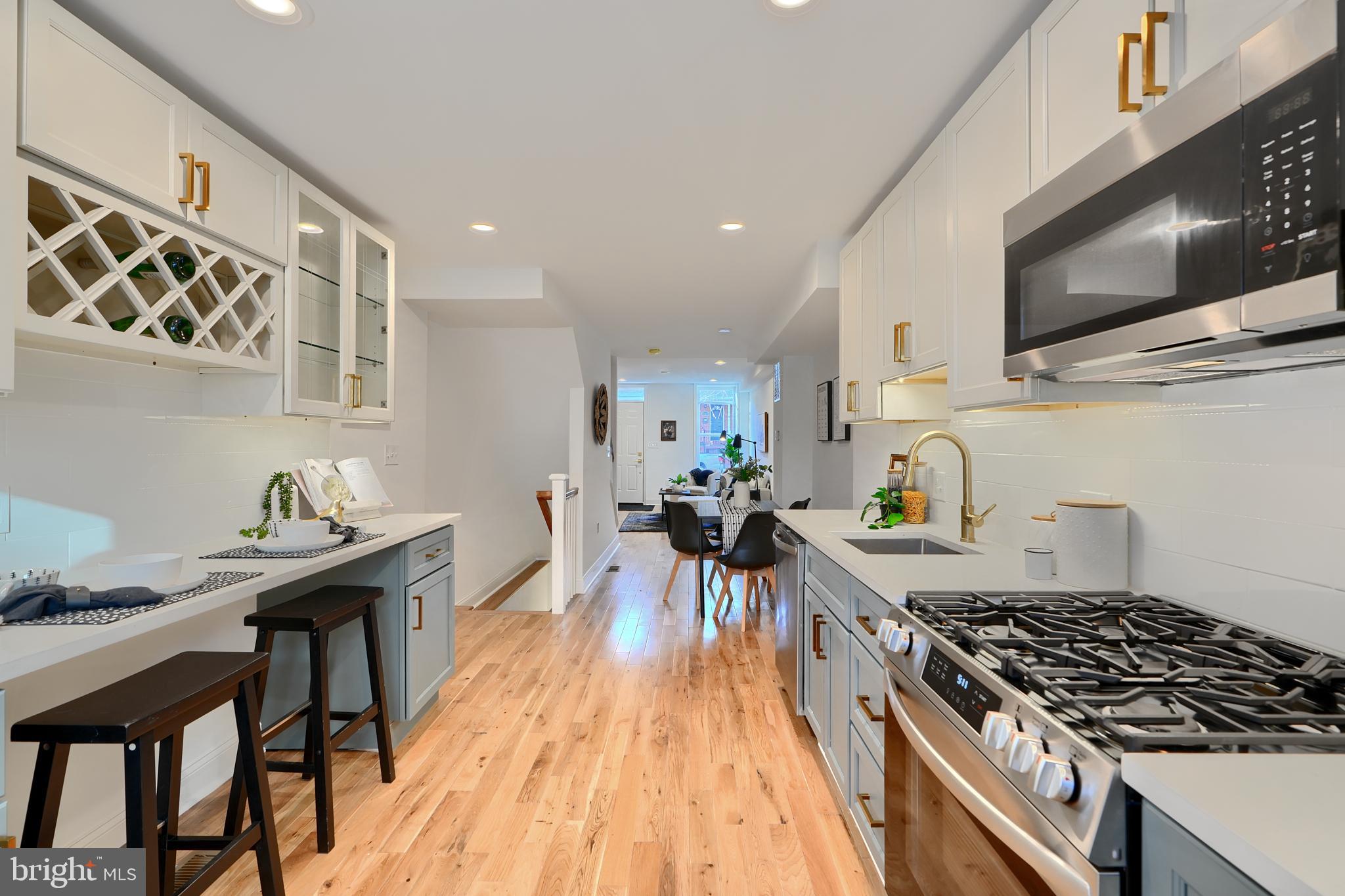 LOCUST POINT - Residential