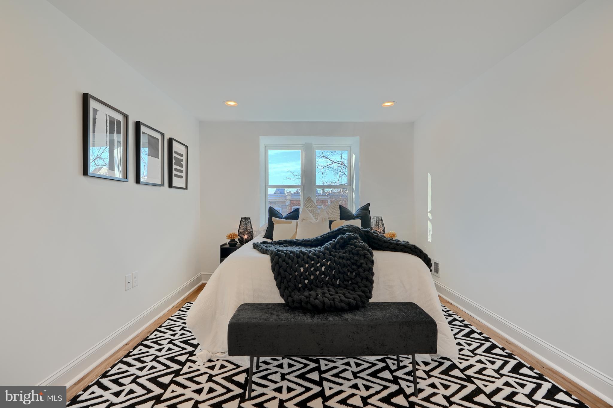 LOCUST POINT - Residential