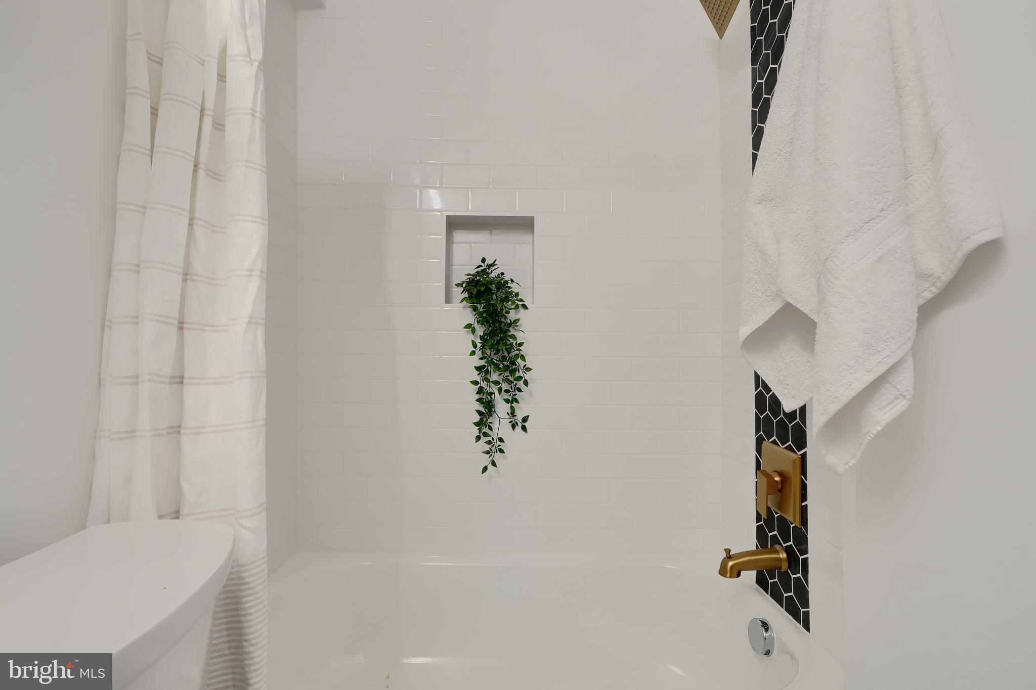 LOCUST POINT - Residential