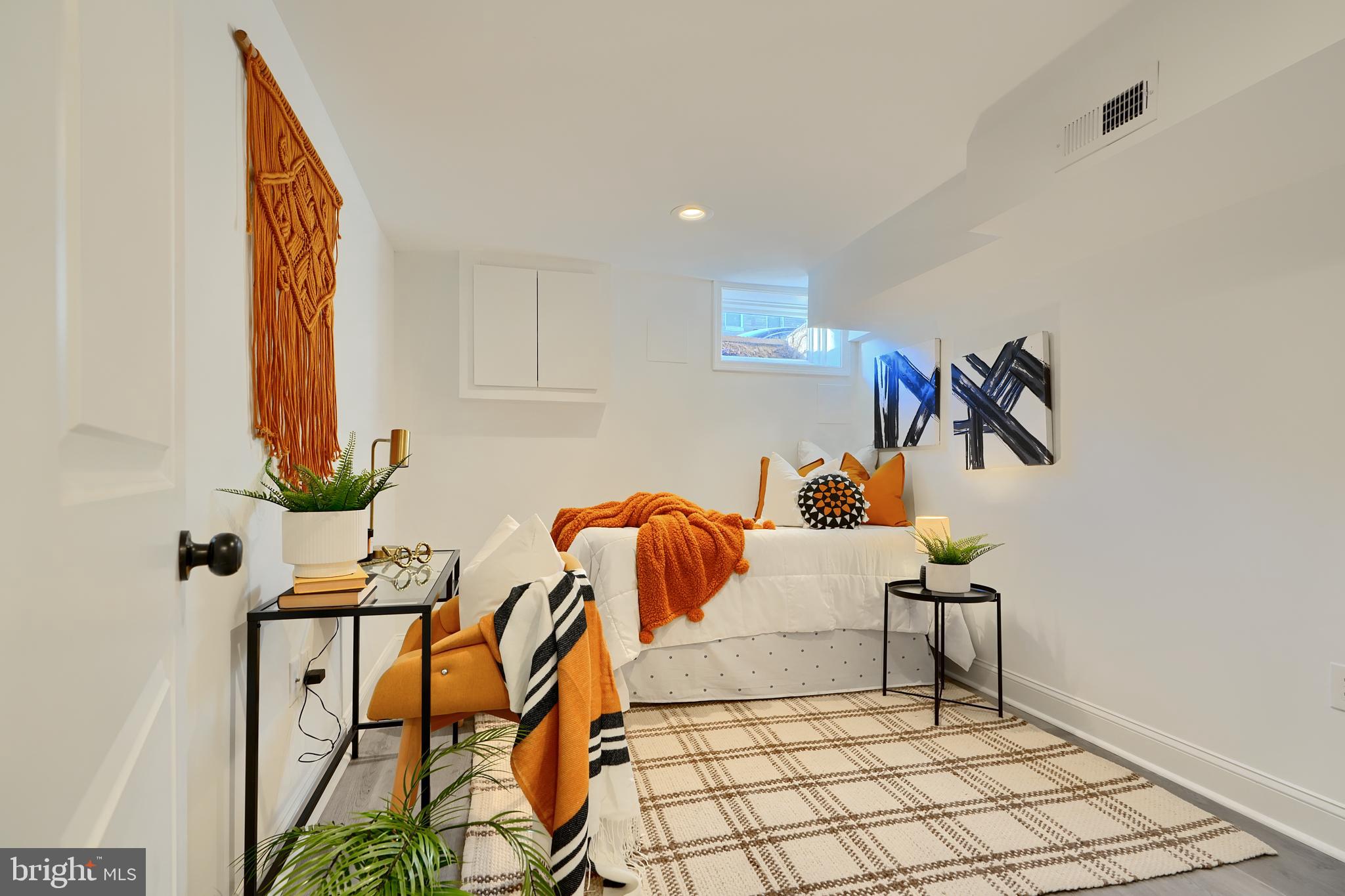 LOCUST POINT - Residential