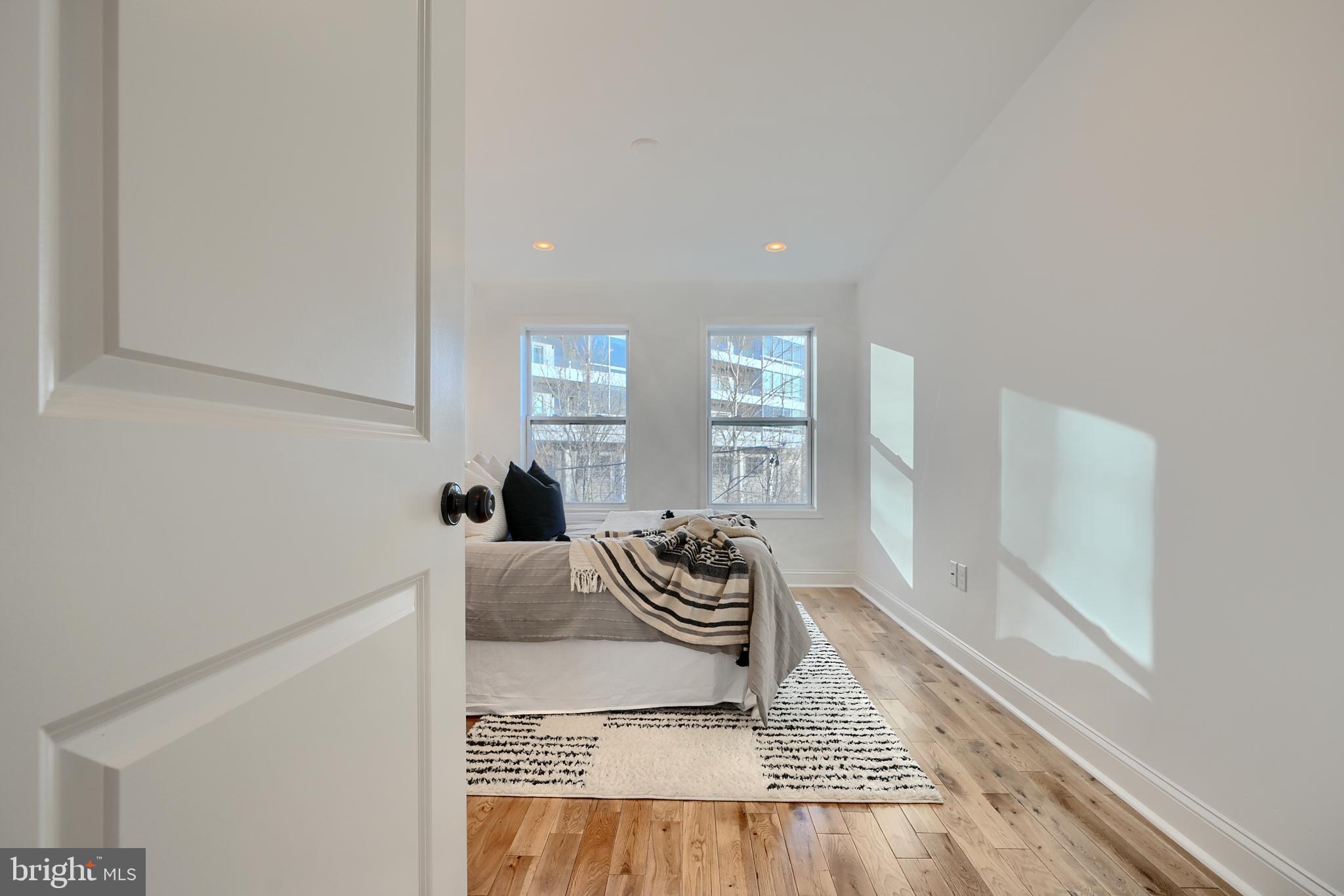 LOCUST POINT - Residential