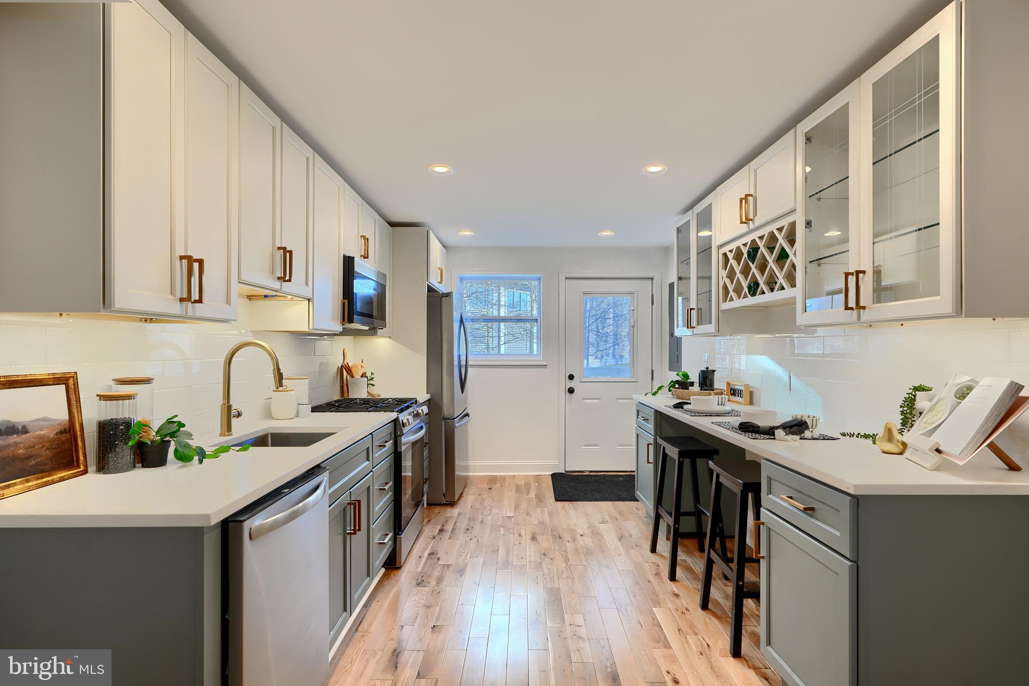 LOCUST POINT - Residential