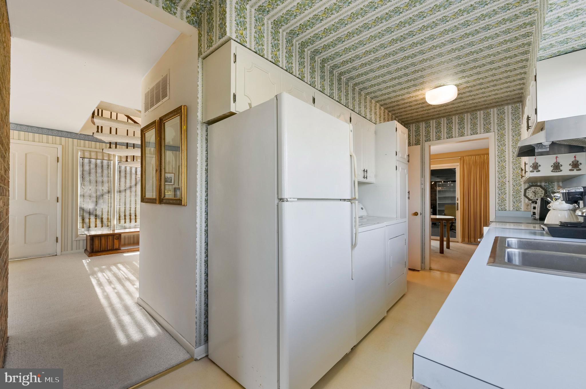 WHITEHALL BEACH - Residential