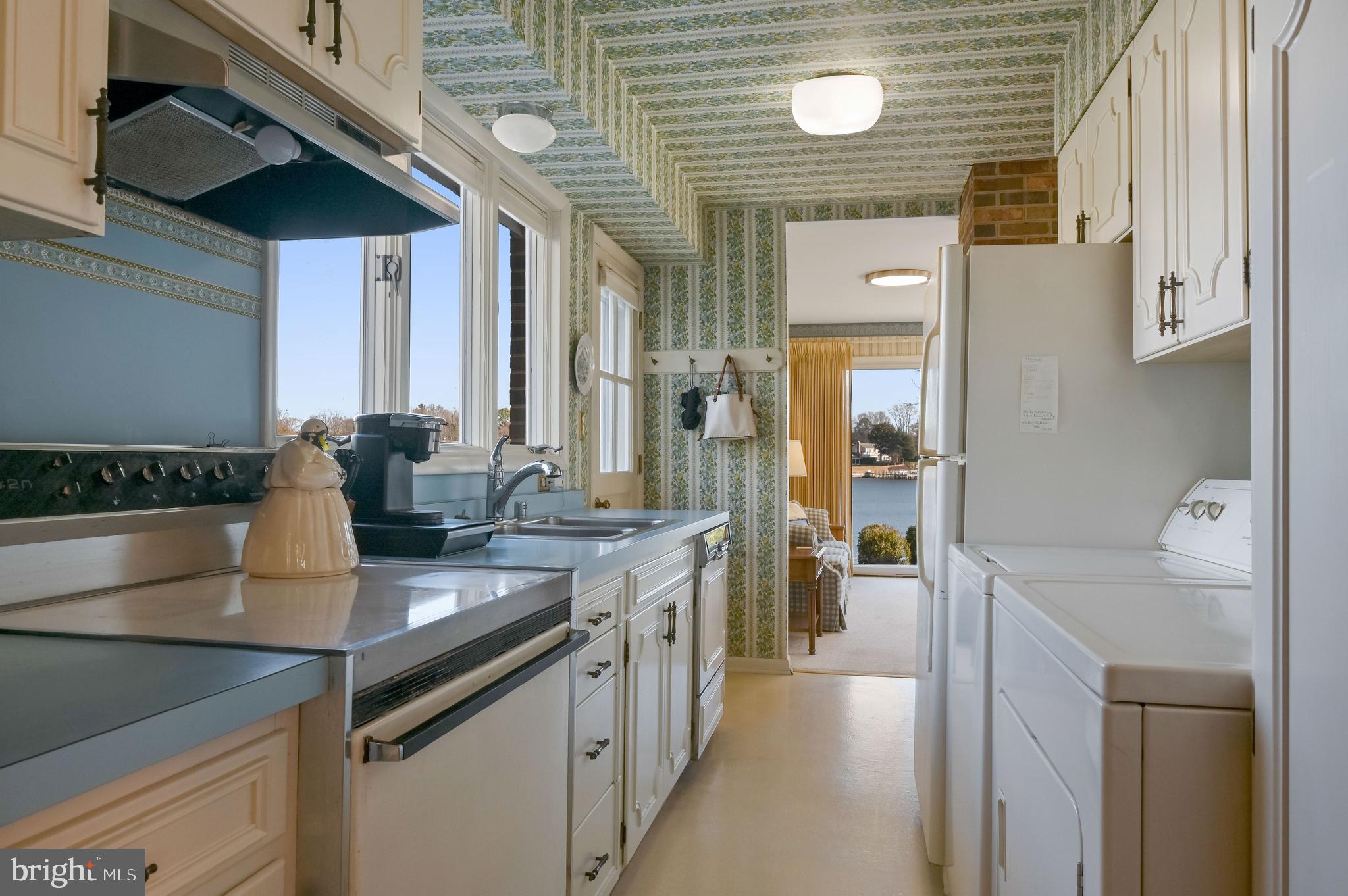 WHITEHALL BEACH - Residential