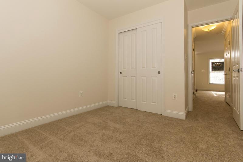 CAMDEN CROSSING - Residential Lease