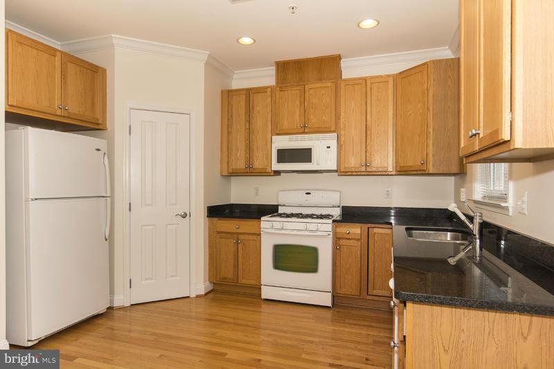 CAMDEN CROSSING - Residential Lease