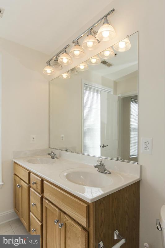 CAMDEN CROSSING - Residential Lease