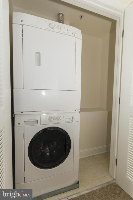 CAMDEN CROSSING - Residential Lease