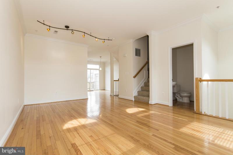 CAMDEN CROSSING - Residential Lease