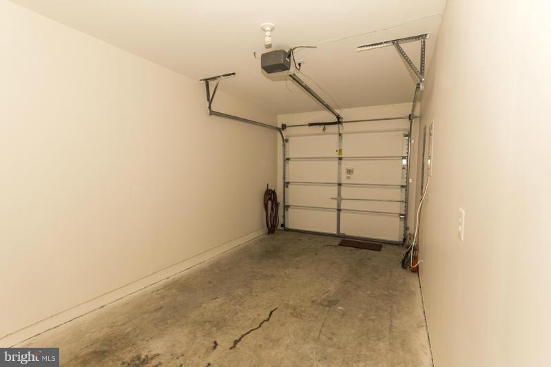 CAMDEN CROSSING - Residential Lease