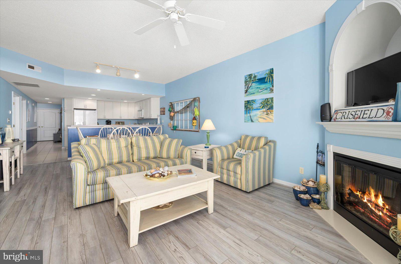 HARBOUR LIGHT CONDOS - Residential