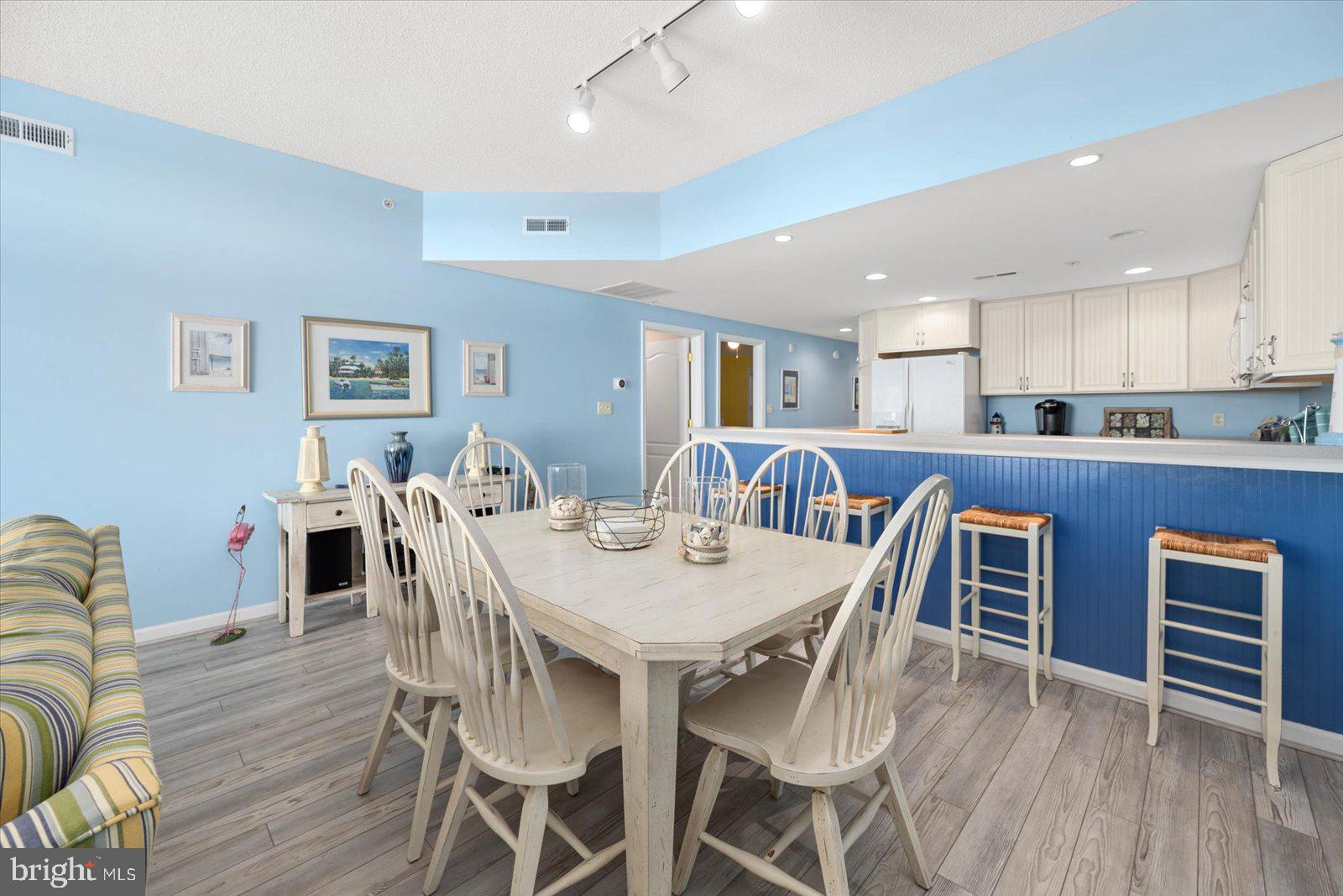 HARBOUR LIGHT CONDOS - Residential