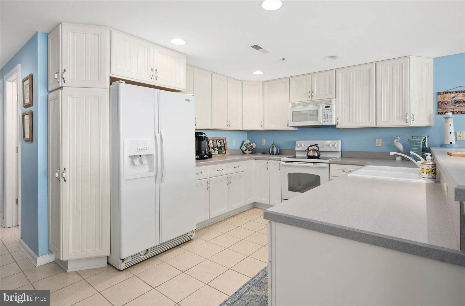 HARBOUR LIGHT CONDOS - Residential