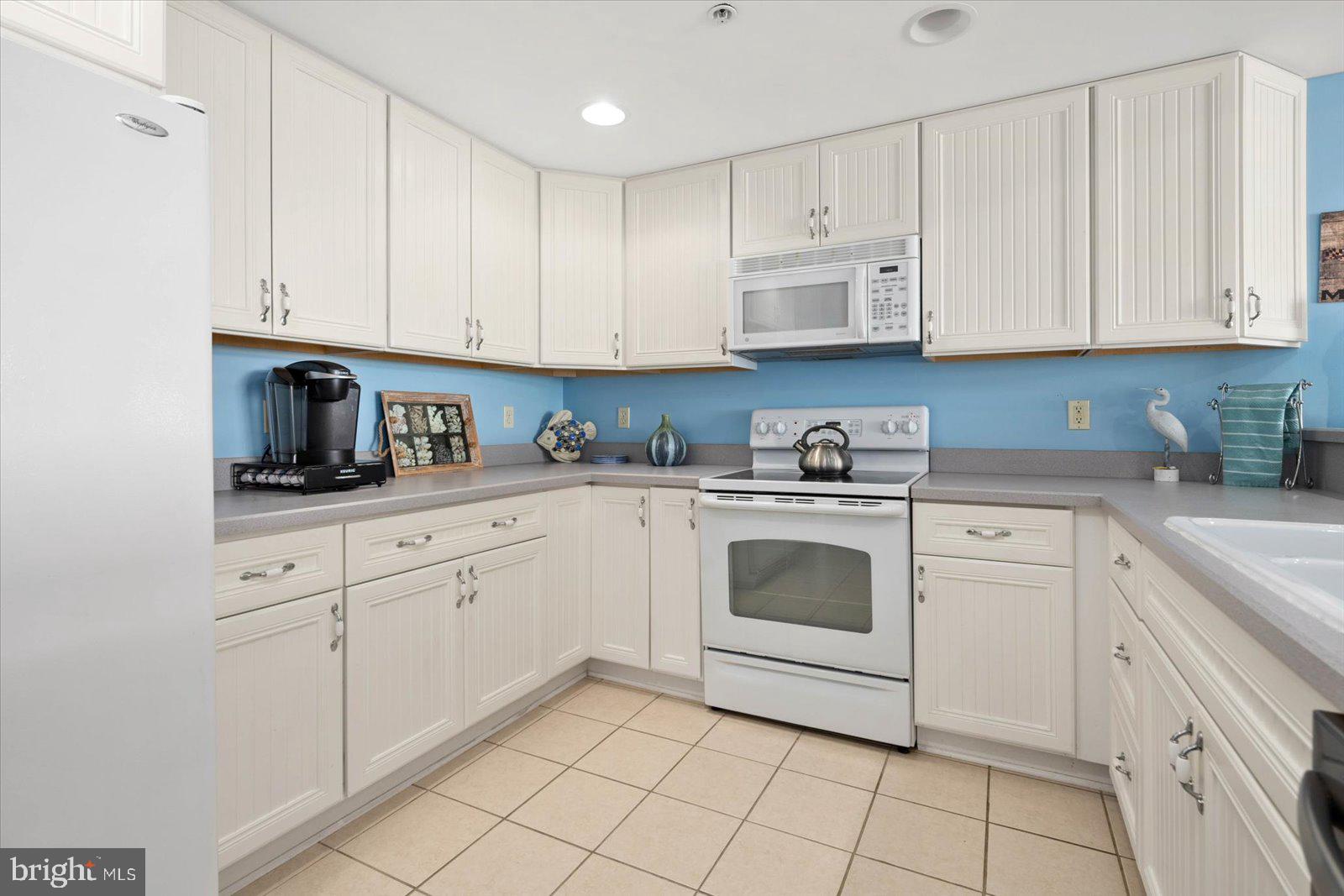 HARBOUR LIGHT CONDOS - Residential