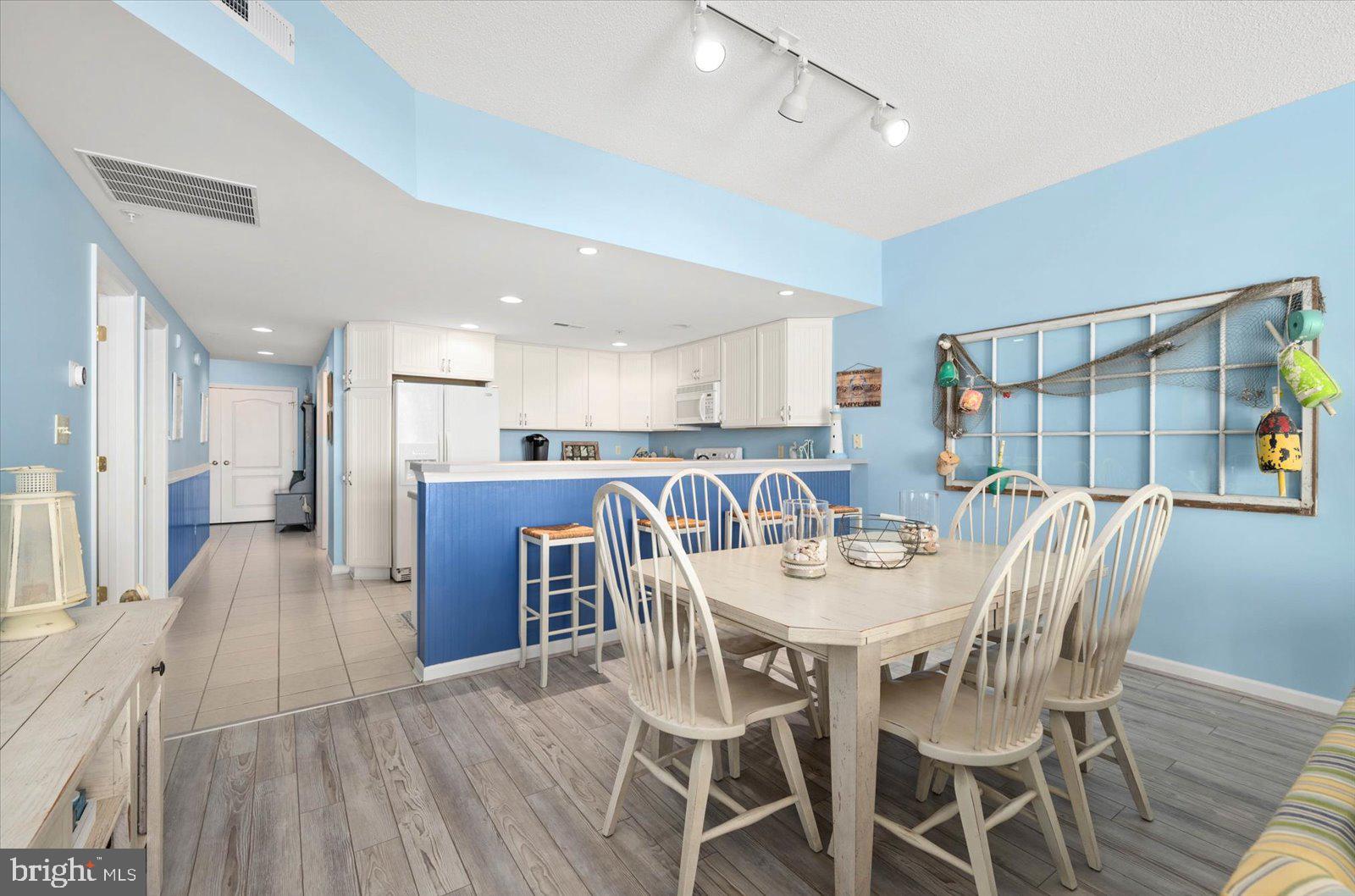 HARBOUR LIGHT CONDOS - Residential