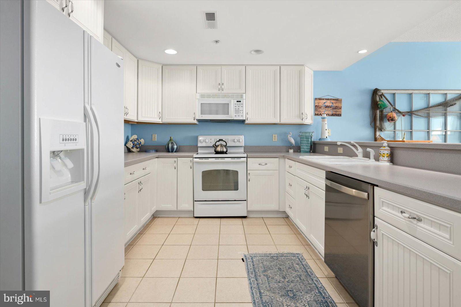 HARBOUR LIGHT CONDOS - Residential