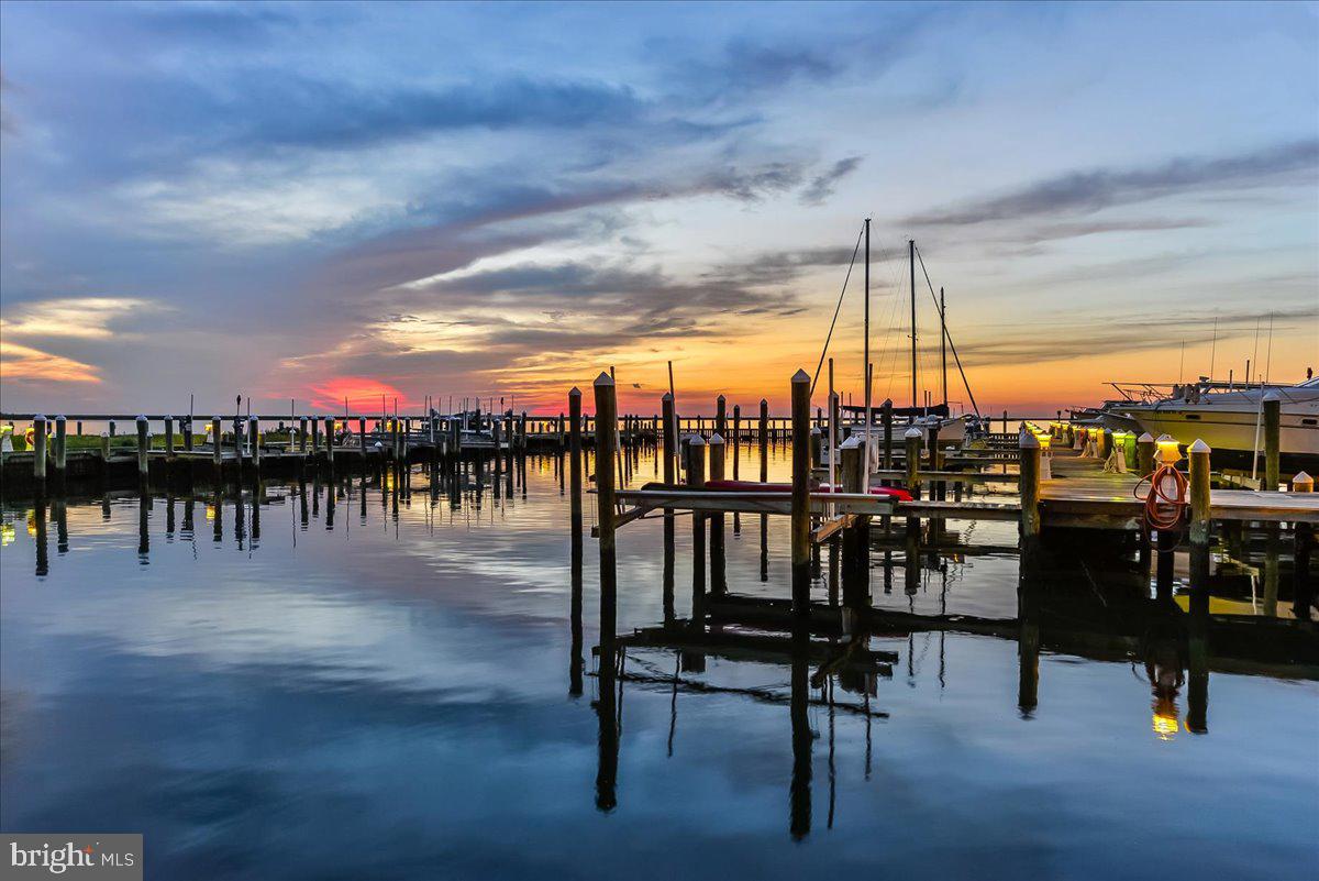 HARBOUR LIGHT CONDOS - Residential