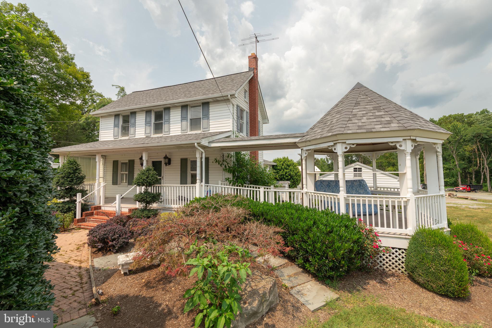 1608 JARRETTSVILLE ROAD