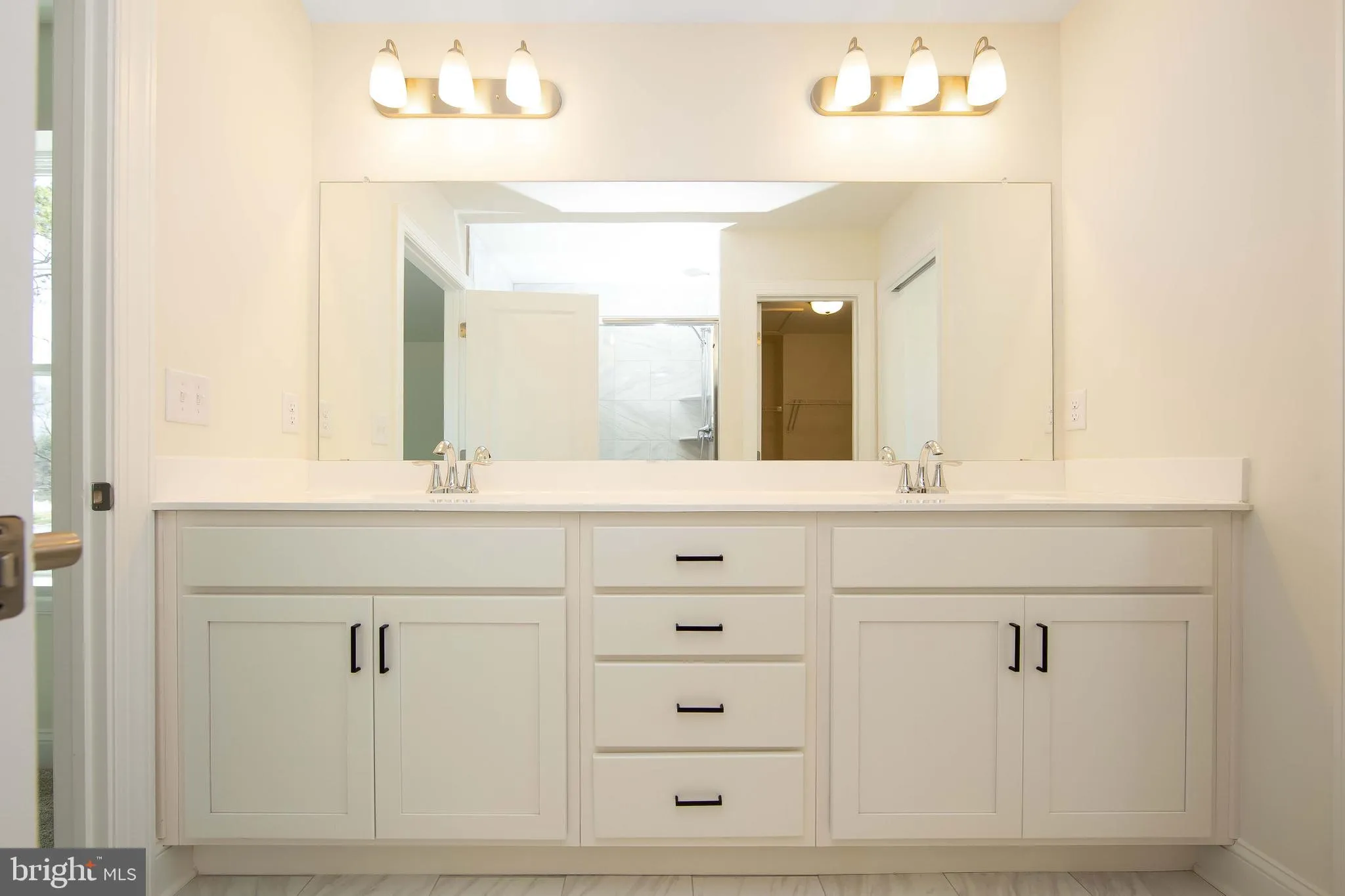 Monroeville, New Jersey 08343, United States, 5 Bedrooms Bedrooms, ,4 BathroomsBathrooms,Residential,Active,98375