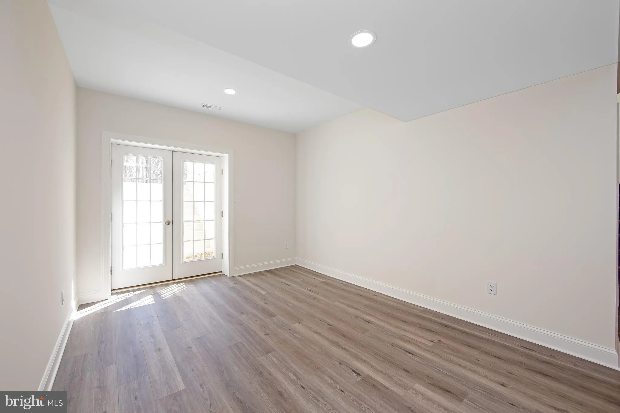 Monroeville, New Jersey 08343, United States, 5 Bedrooms Bedrooms, ,4 BathroomsBathrooms,Residential,Active,98375