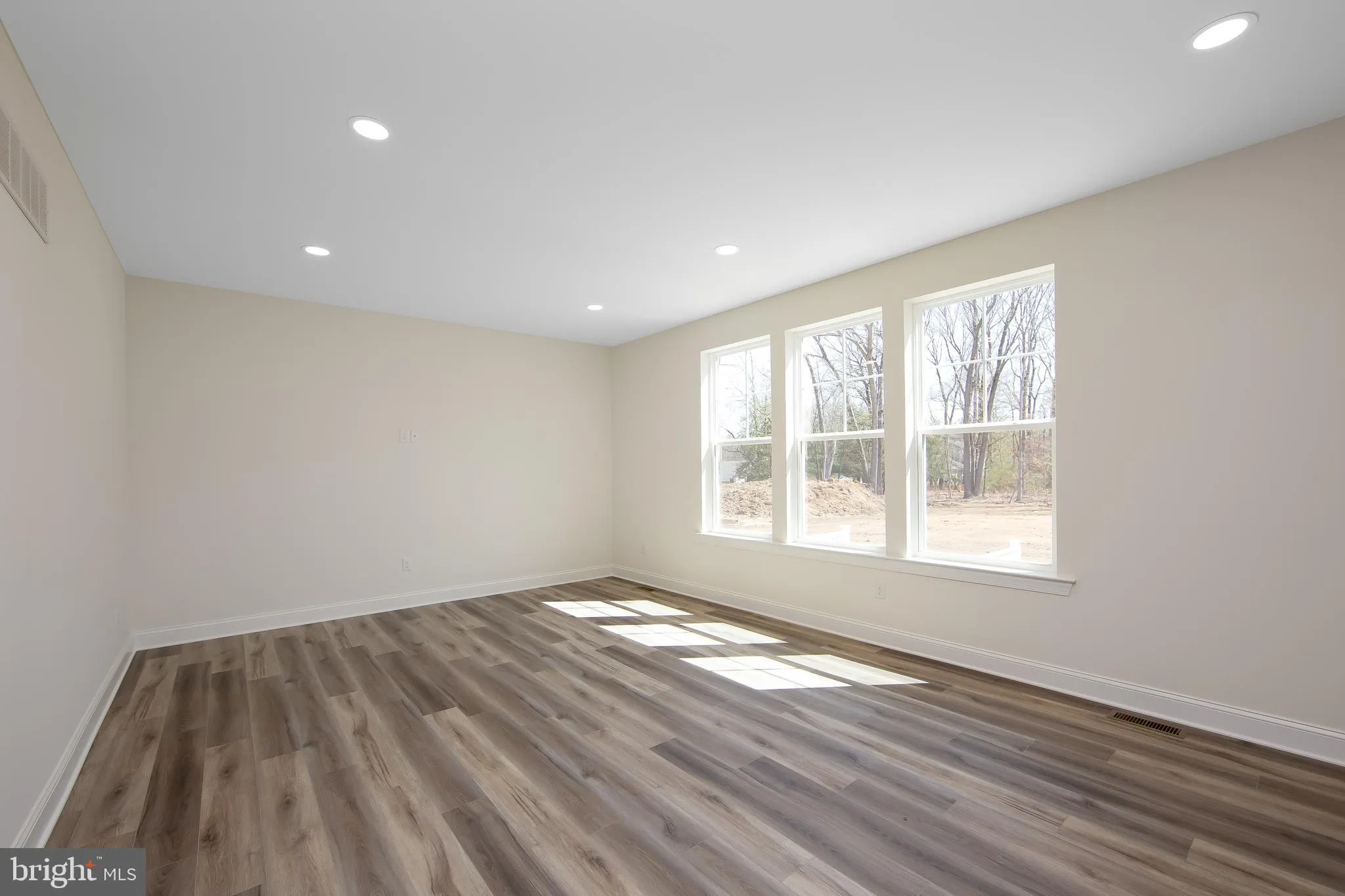 Monroeville, New Jersey 08343, United States, 5 Bedrooms Bedrooms, ,4 BathroomsBathrooms,Residential,Active,98375