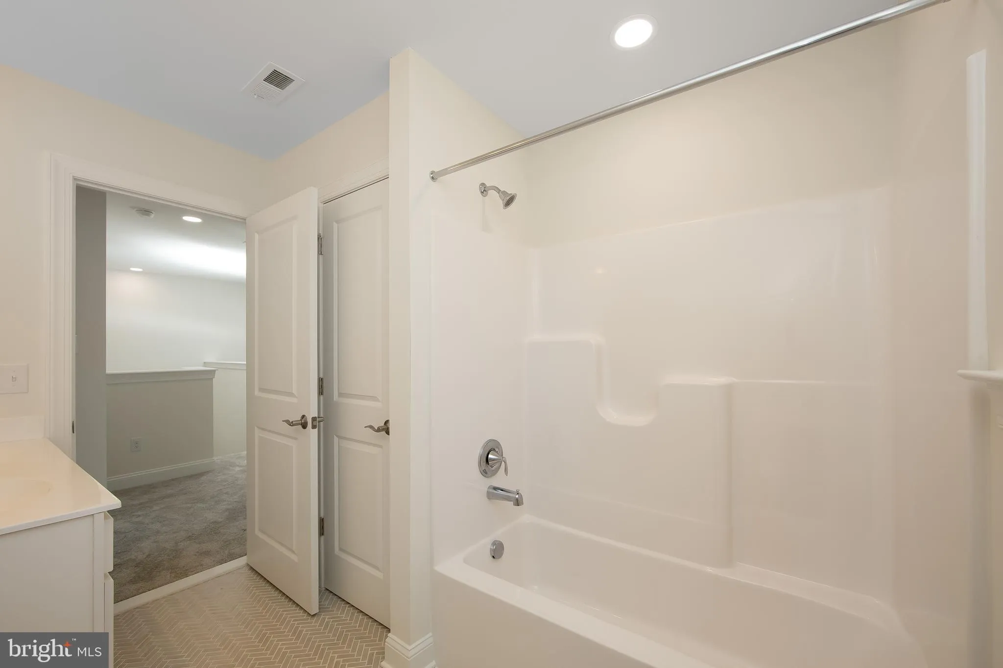 Monroeville, New Jersey 08343, United States, 5 Bedrooms Bedrooms, ,4 BathroomsBathrooms,Residential,Active,98375