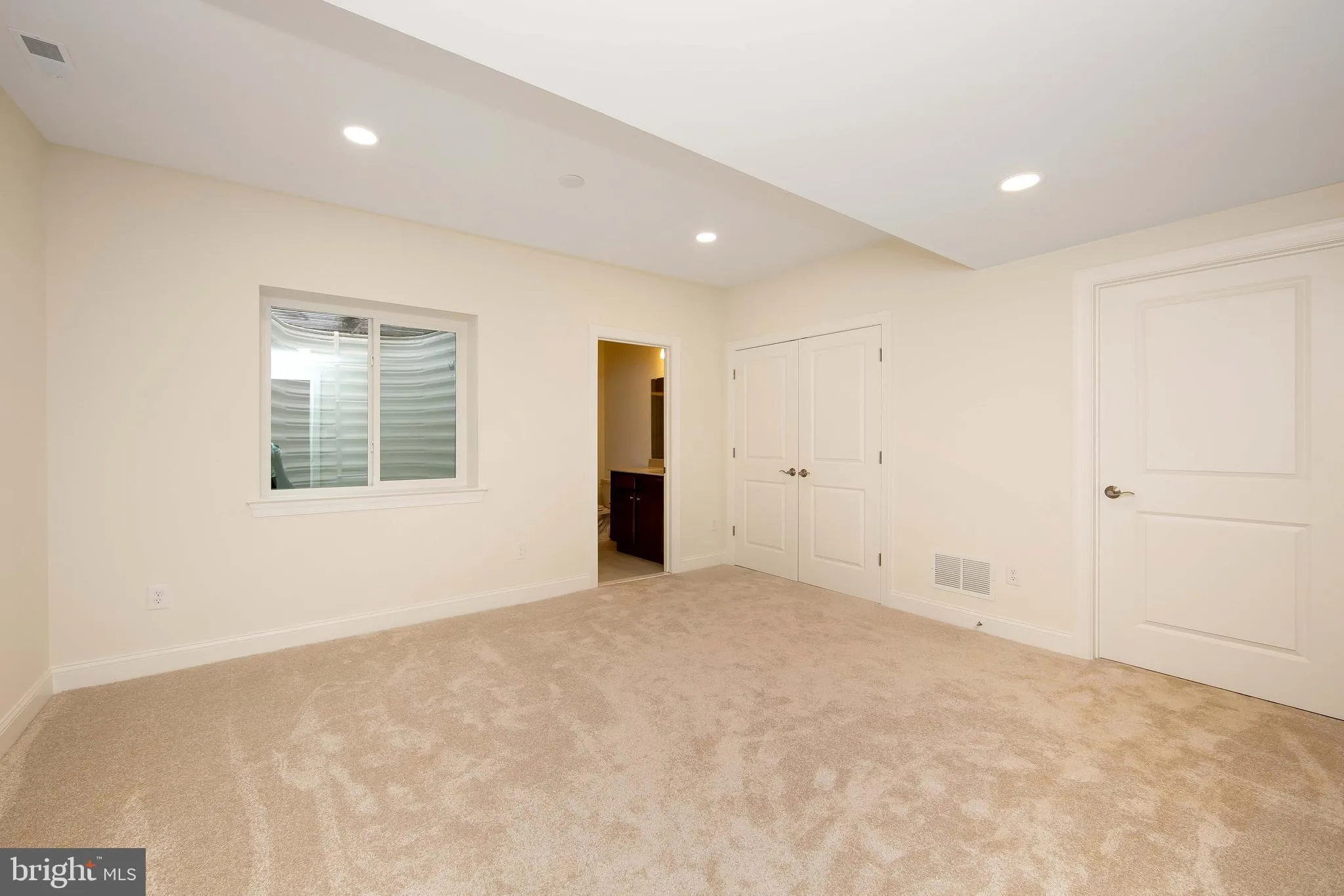 Monroeville, New Jersey 08343, United States, 5 Bedrooms Bedrooms, ,4 BathroomsBathrooms,Residential,Active,98375