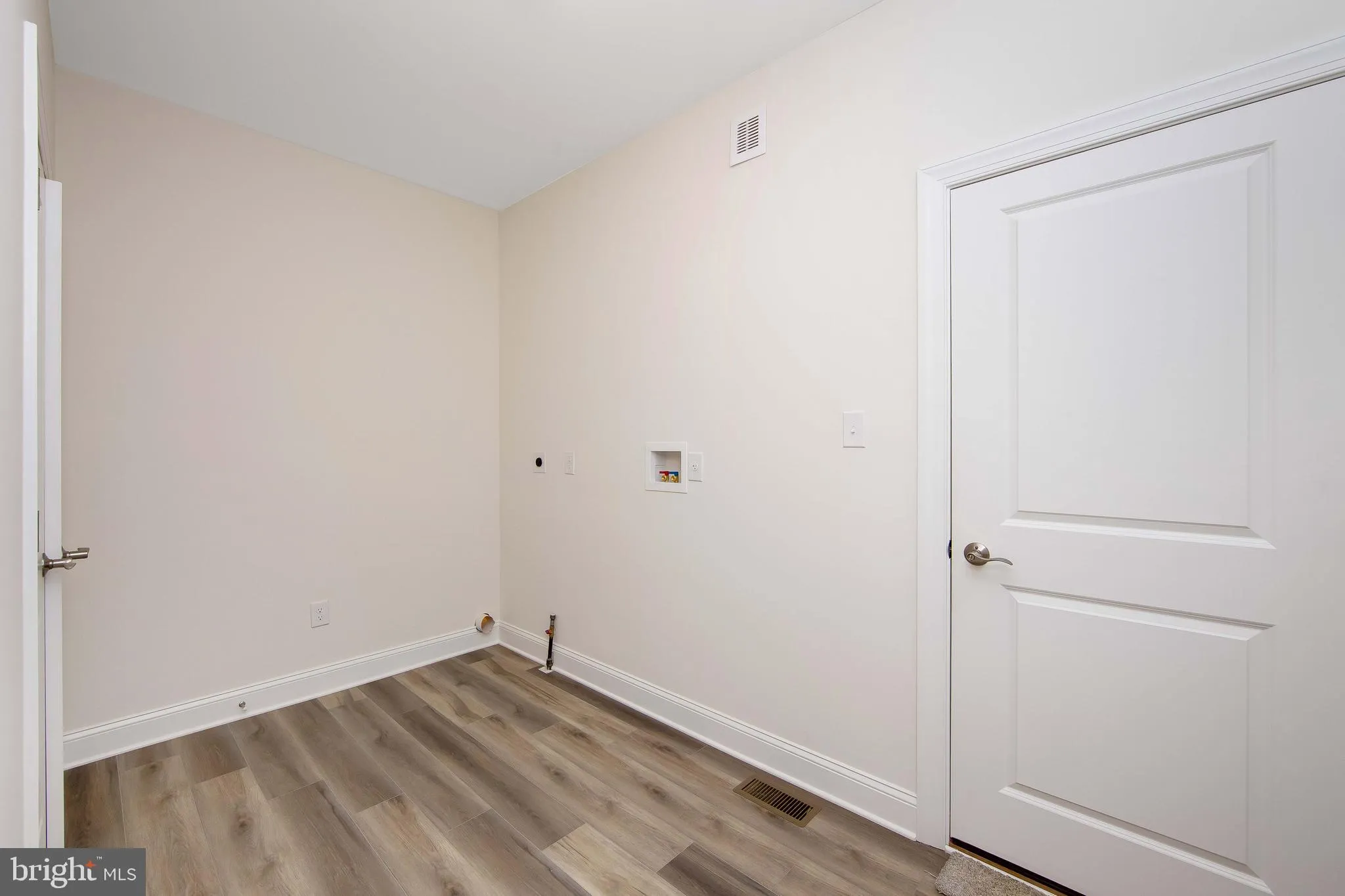 Monroeville, New Jersey 08343, United States, 5 Bedrooms Bedrooms, ,4 BathroomsBathrooms,Residential,Active,98375