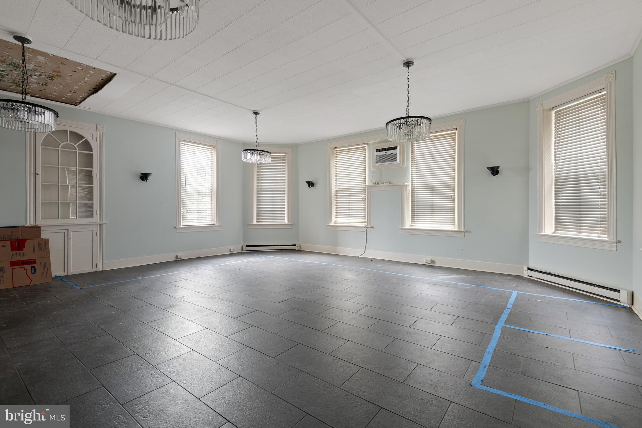 MANHEIM - Commercial Sale