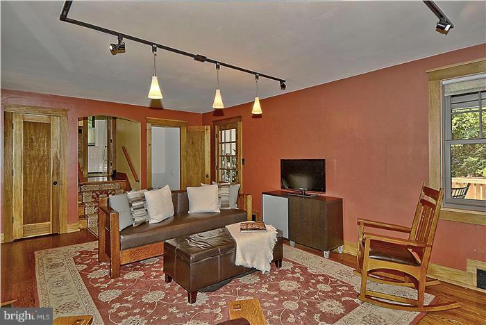 WOODSIDE - Residential