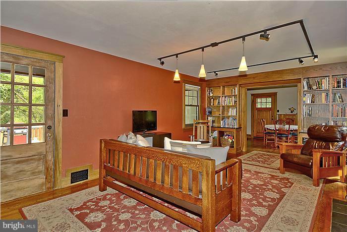 WOODSIDE - Residential